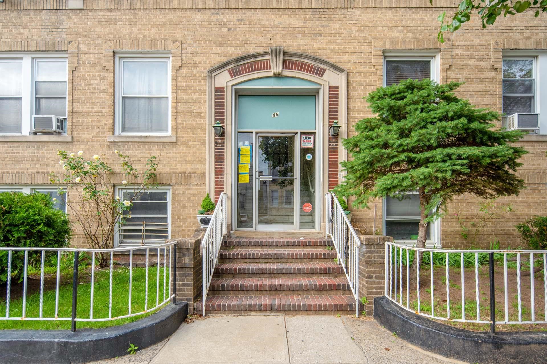 86 CHARLES ST Unit: 104