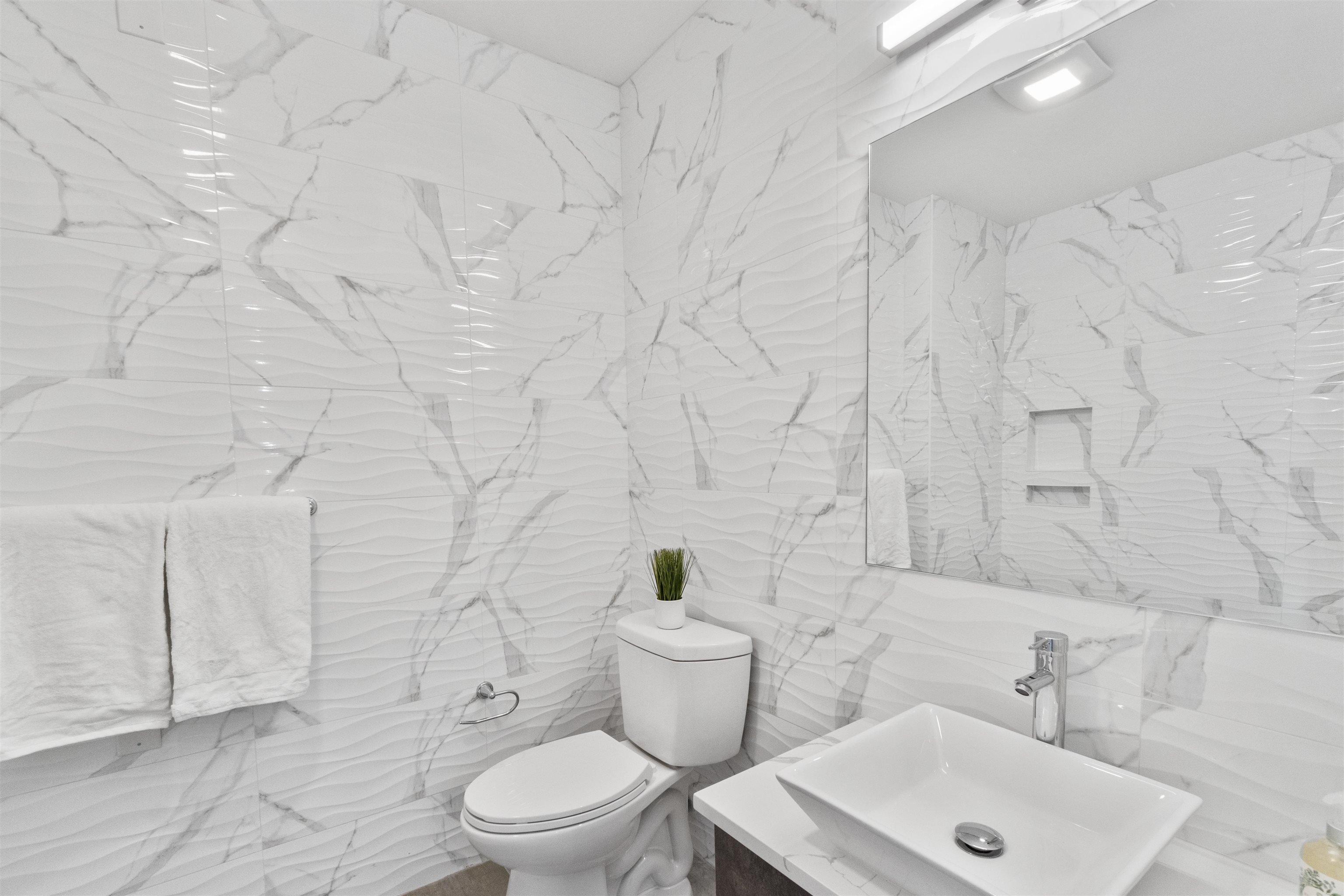 412 WHITON ST Unit: 404