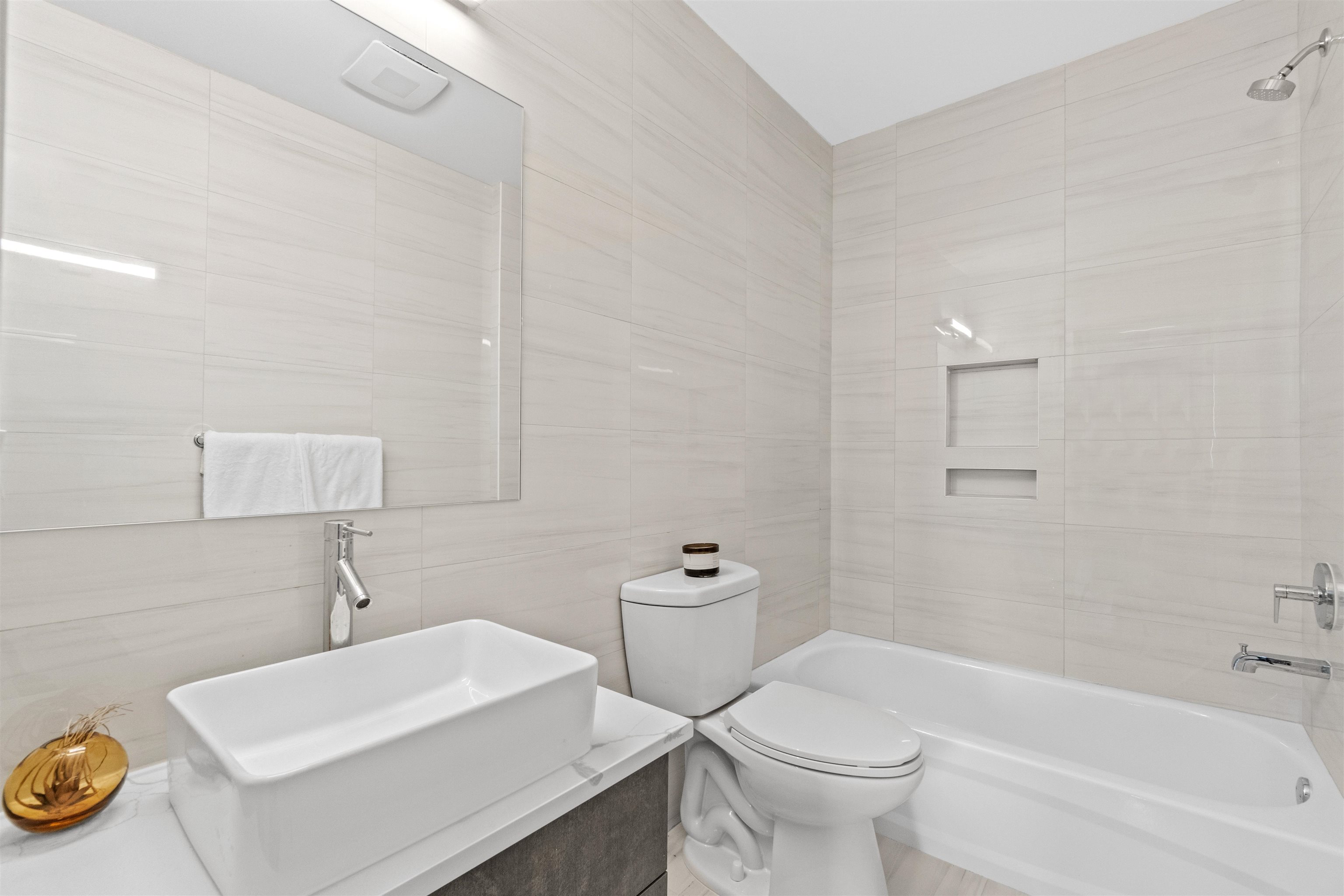 412 WHITON ST Unit: 604