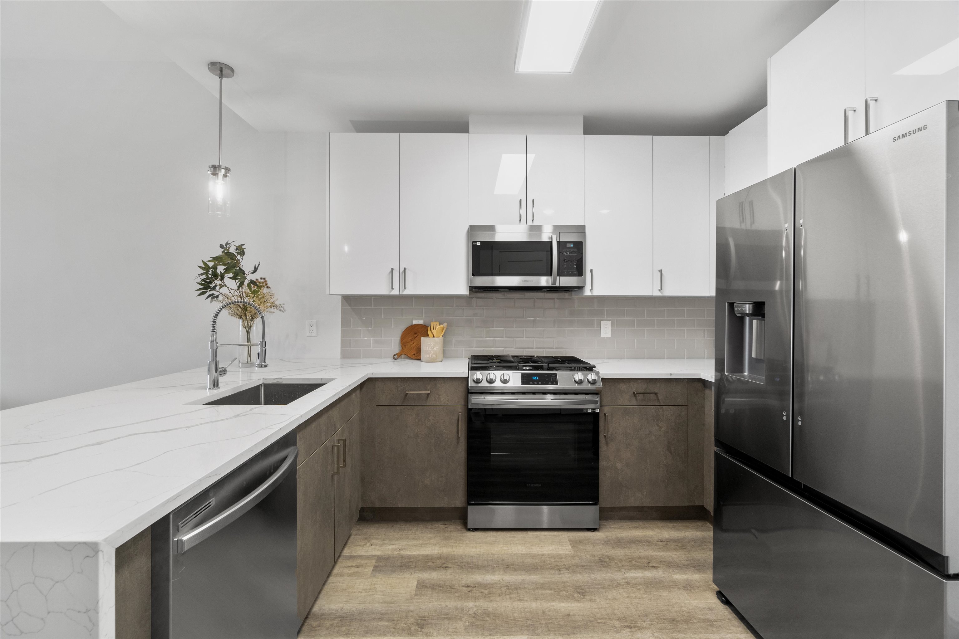 412 WHITON ST Unit: 604