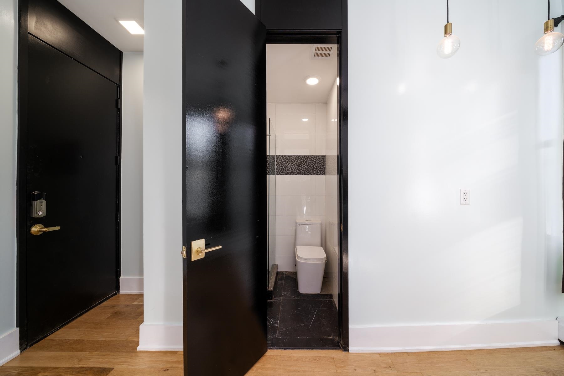 541 NEWARK AVE Unit: 2R