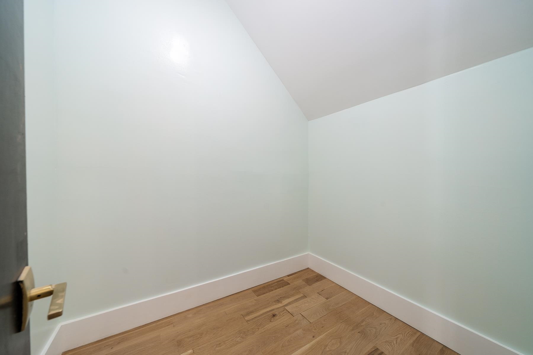541 NEWARK AVE Unit: 2R