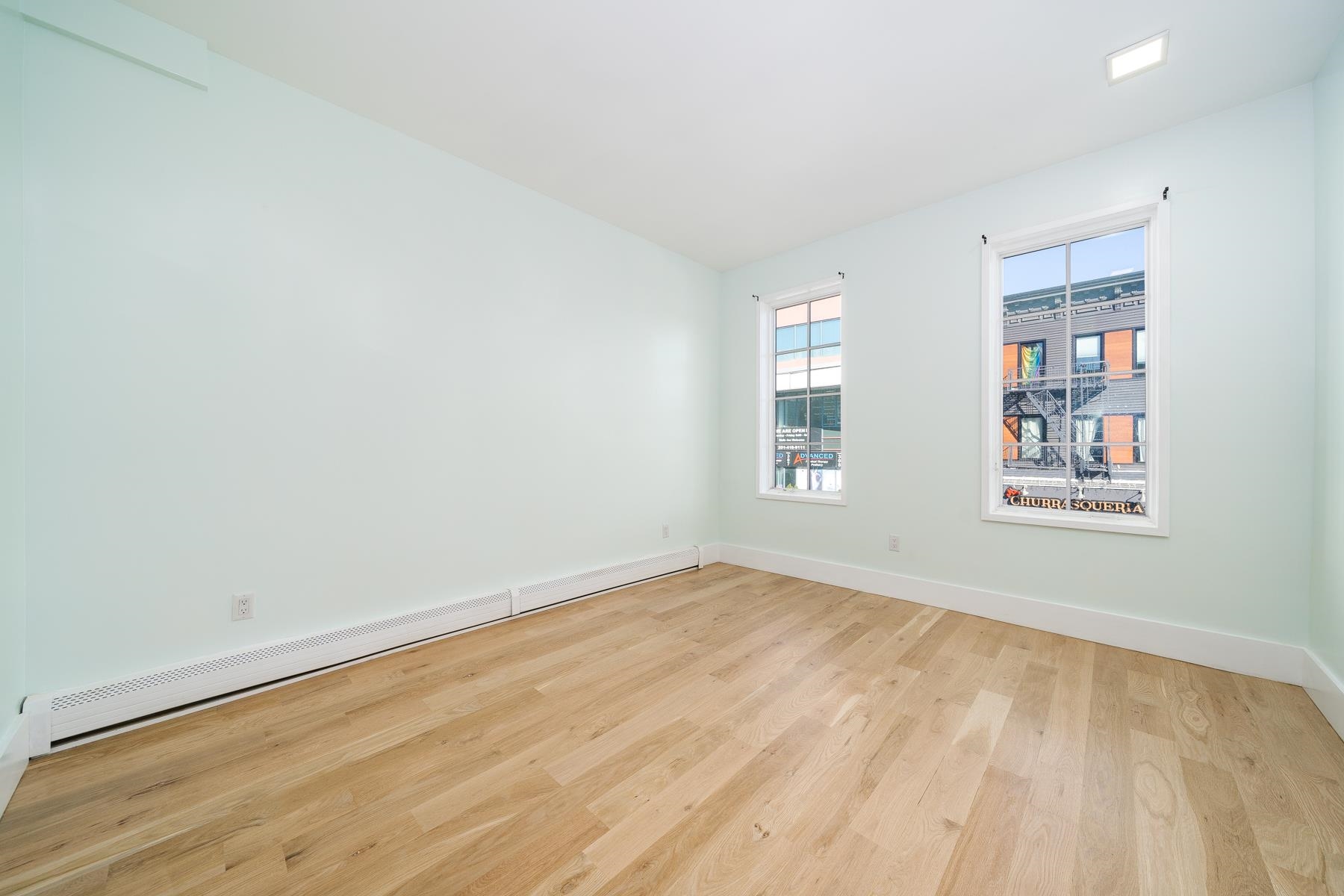 541 NEWARK AVE Unit: 2R