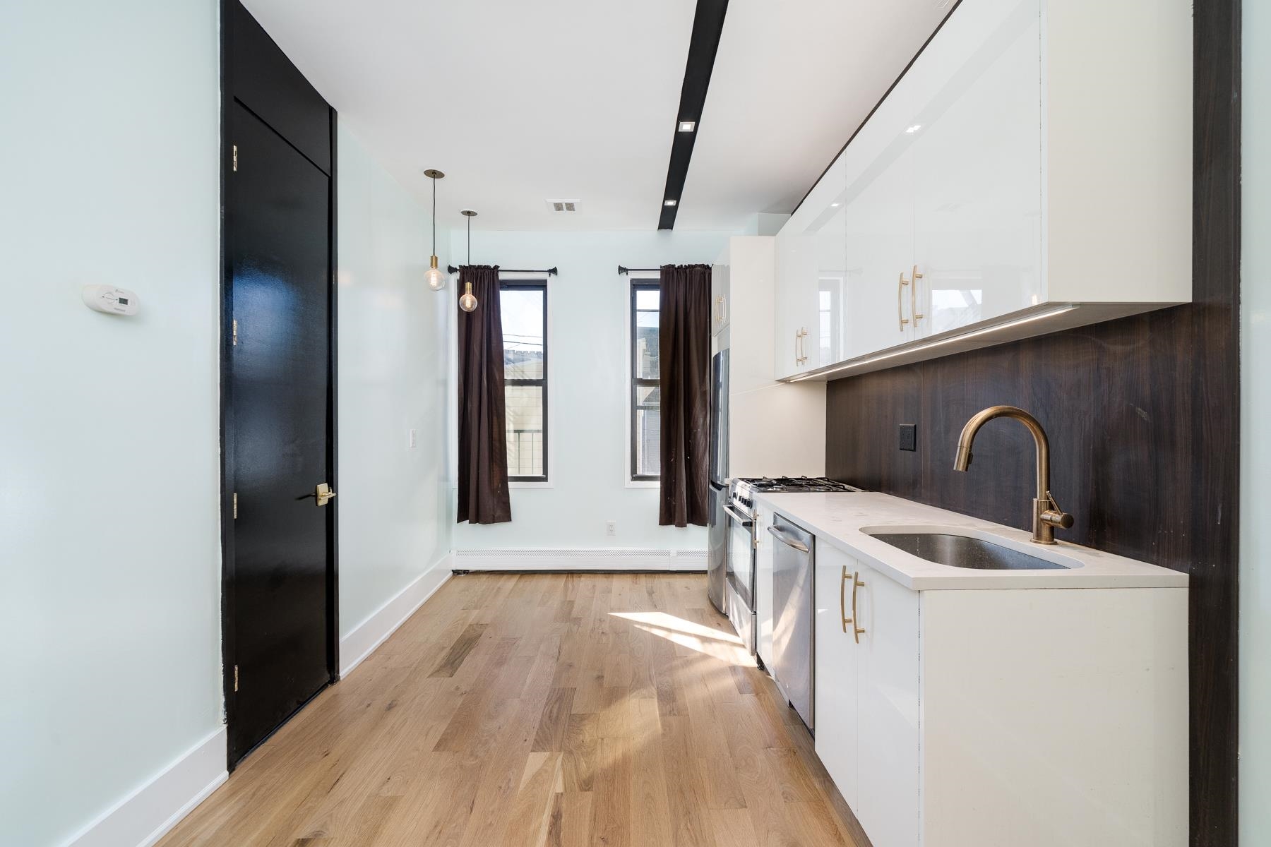 541 NEWARK AVE Unit: 2R