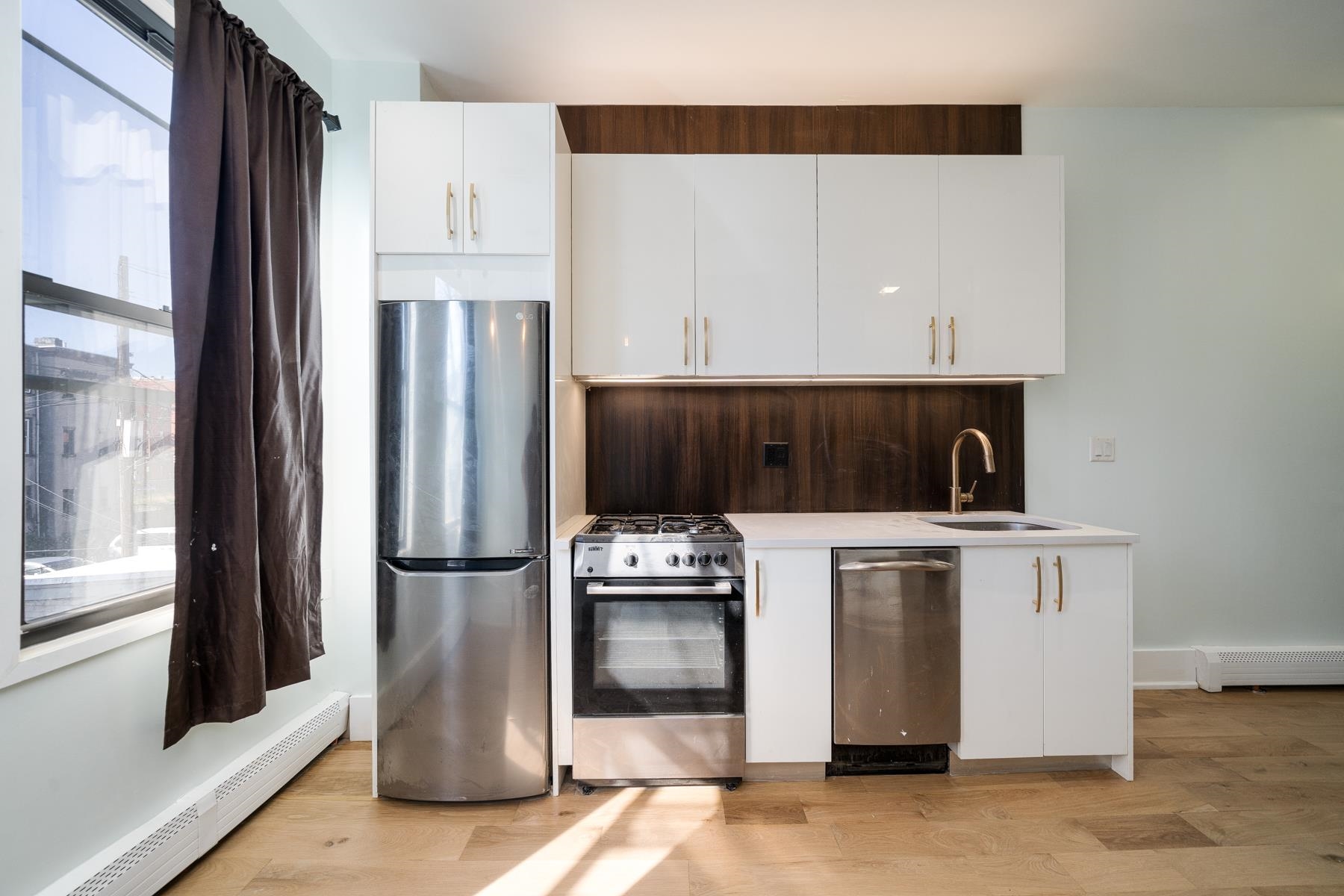 541 NEWARK AVE Unit: 2R