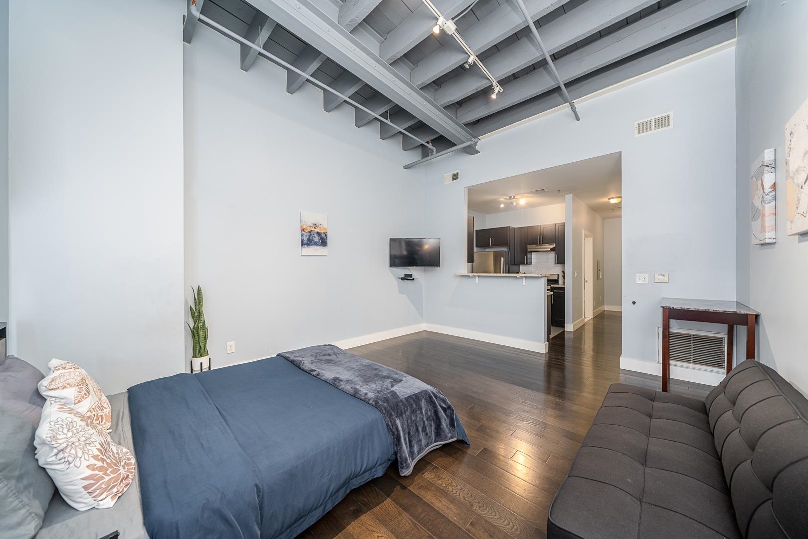 235 ORIENT AVE Unit: 8