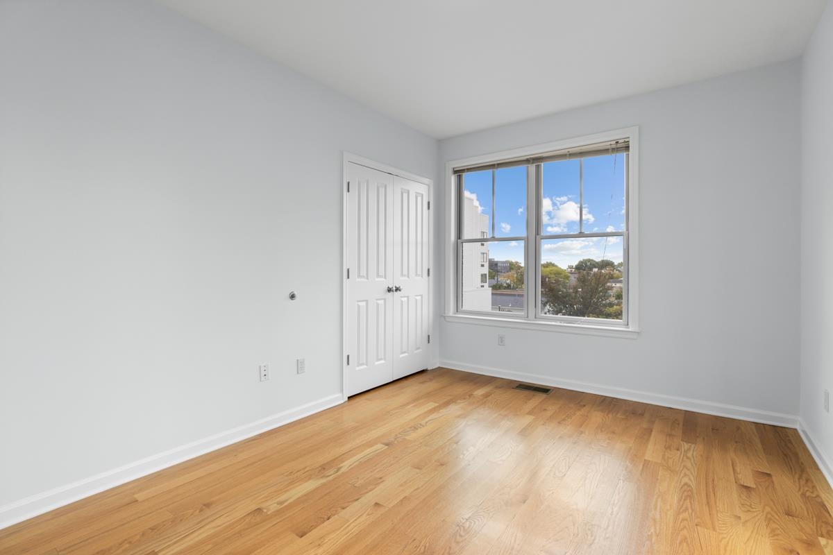 437-2 WHITON ST Unit: 2