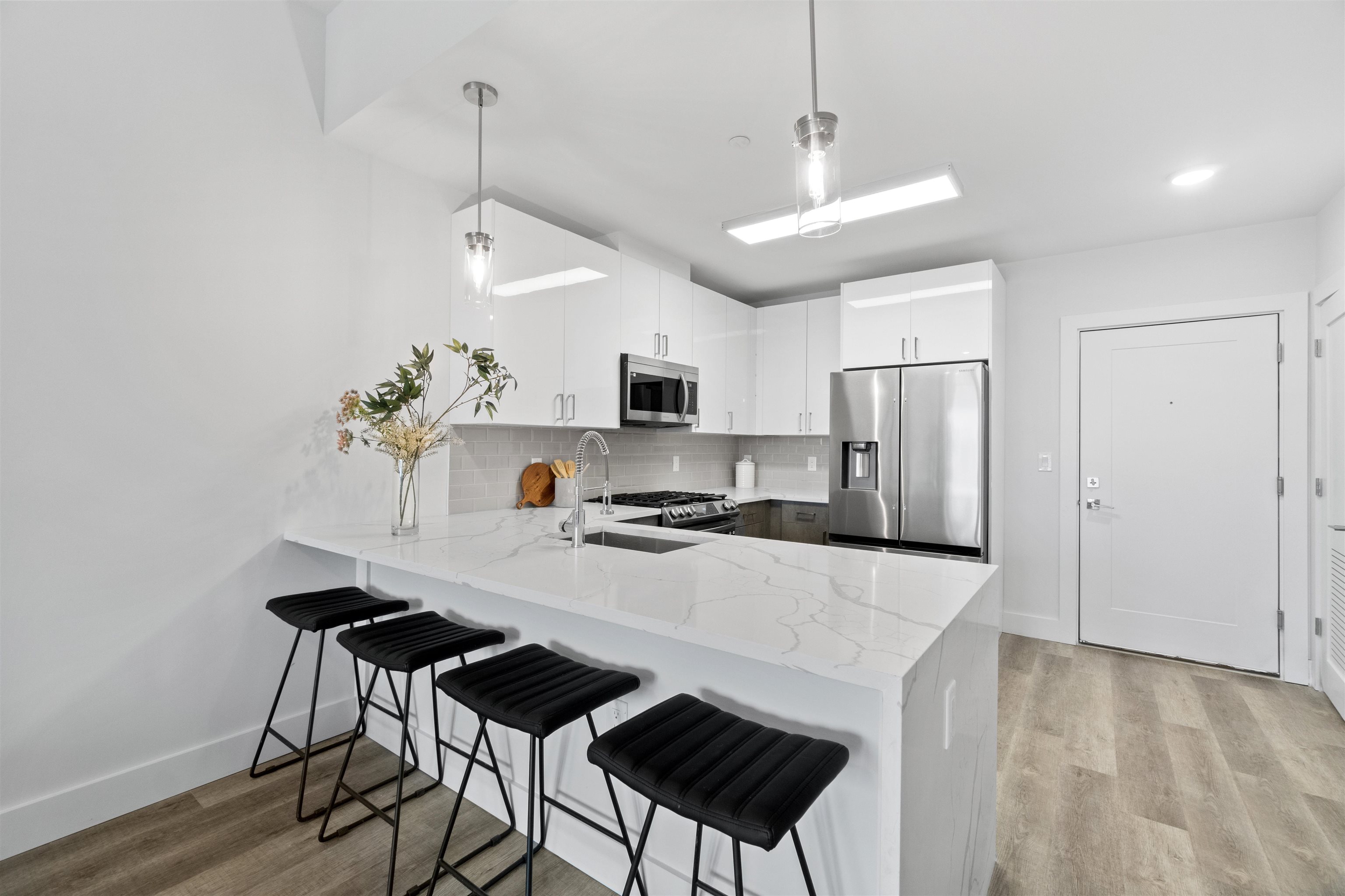 412 WHITON ST Unit: 304