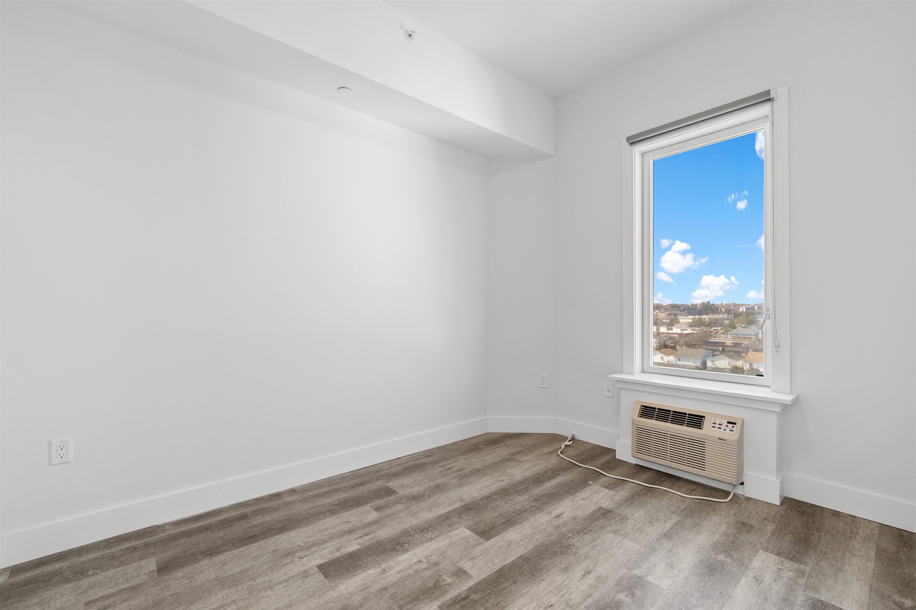 412 WHITON ST Unit: 307