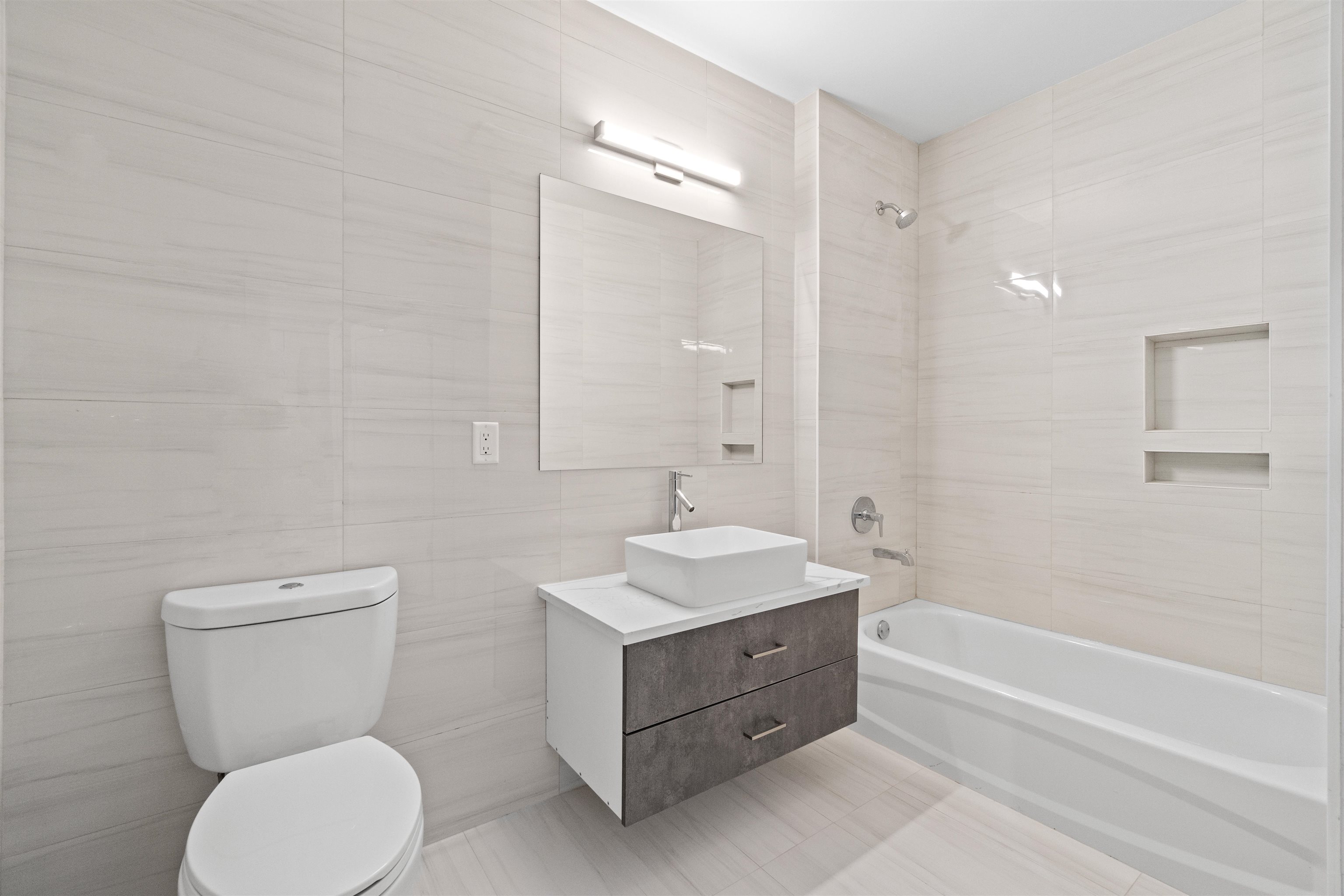 412 WHITON ST Unit: 307