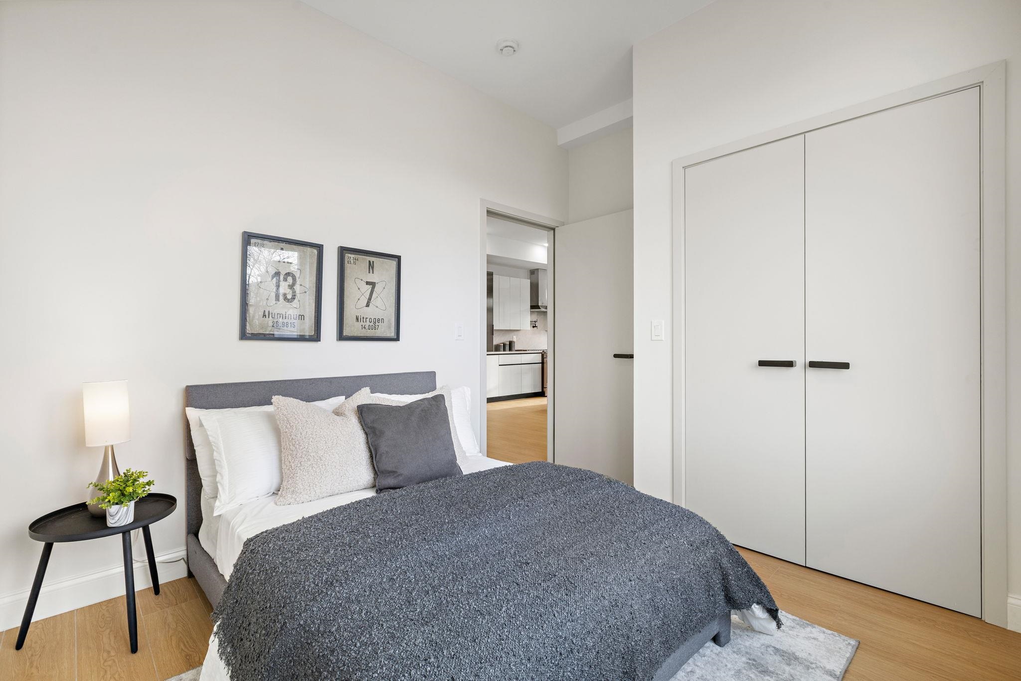 192 CAMBRIDGE AVE Unit: 4