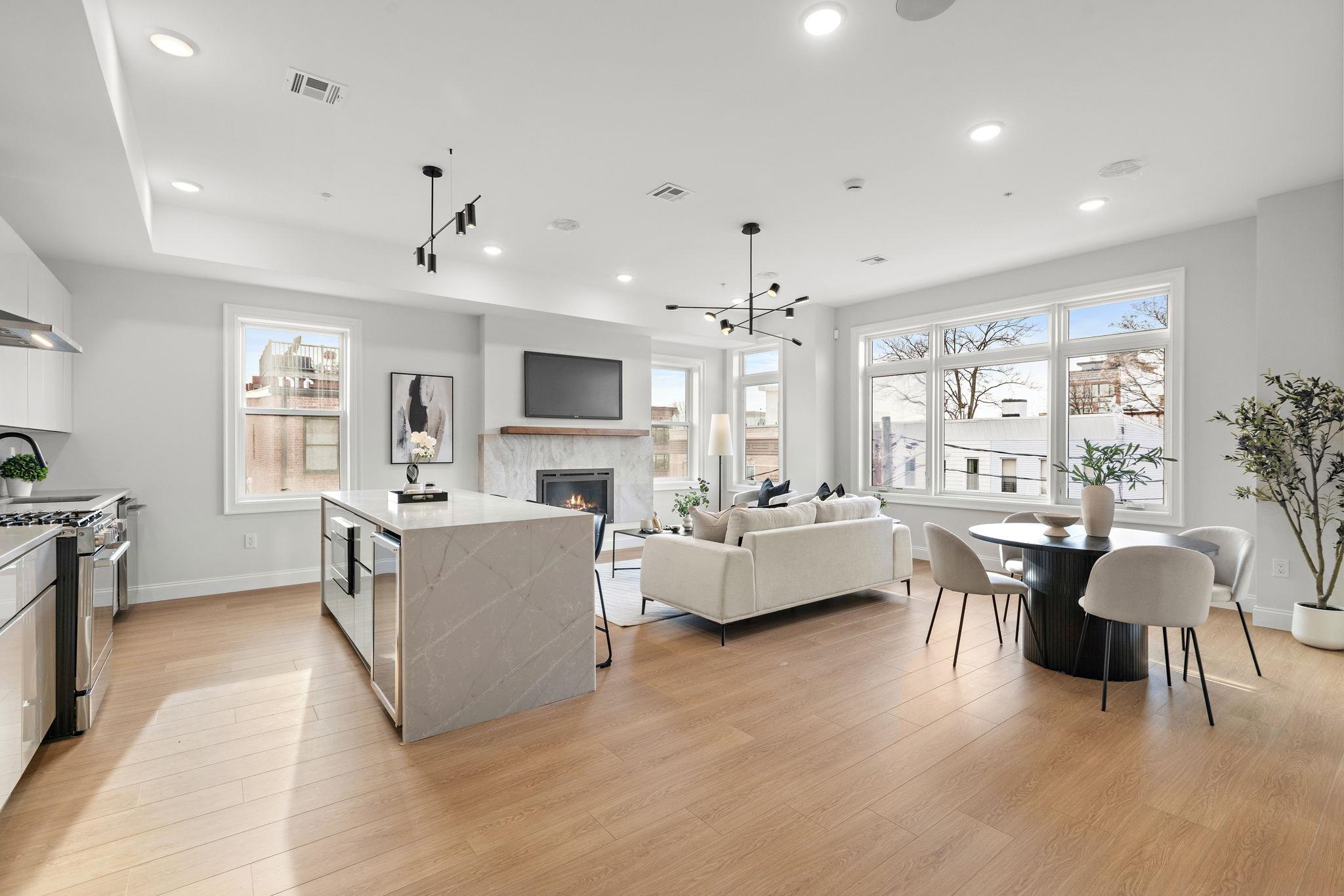 192 CAMBRIDGE AVE Unit: 4