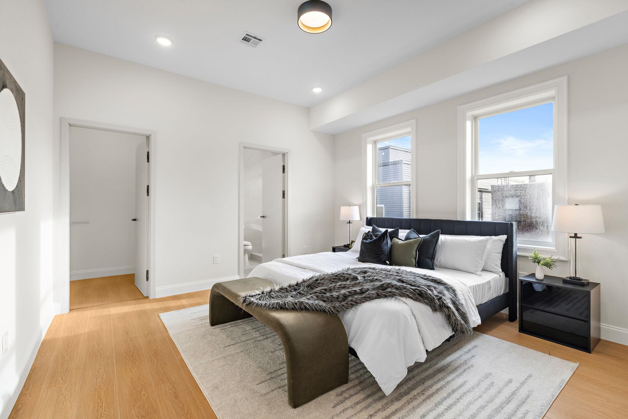 192 CAMBRIDGE AVE Unit: 4