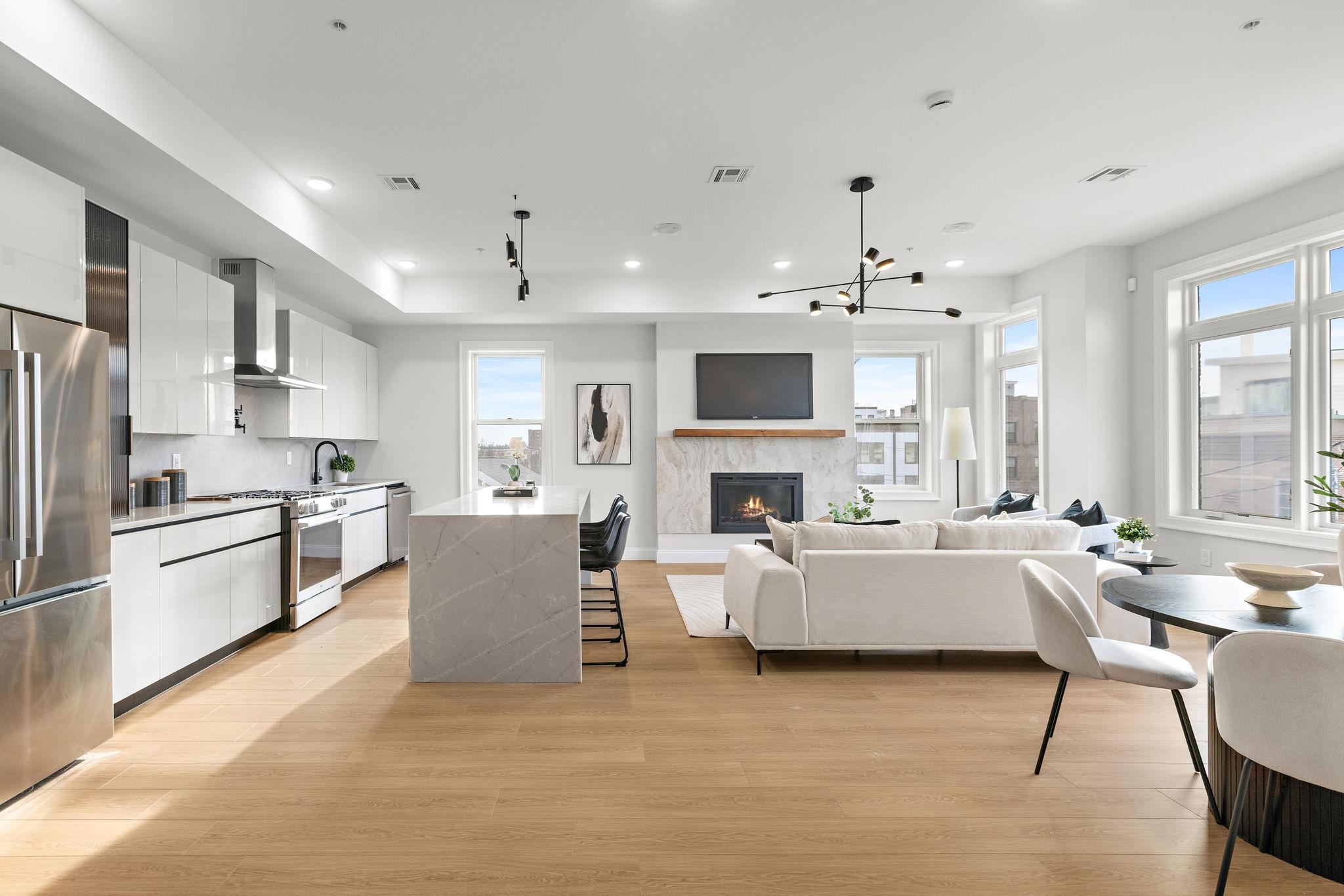 192 CAMBRIDGE AVE Unit: 4