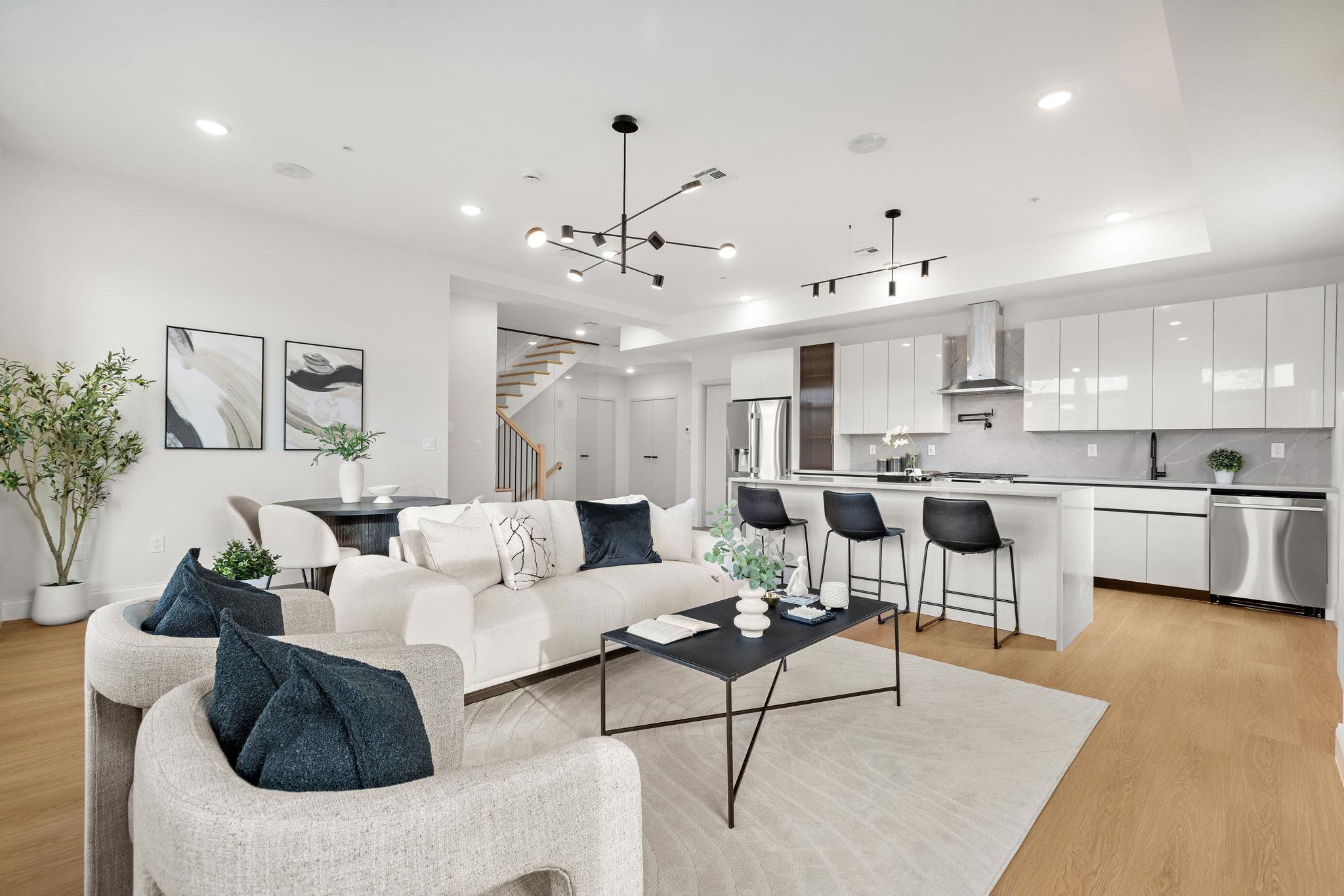 192 CAMBRIDGE AVE Unit: 4