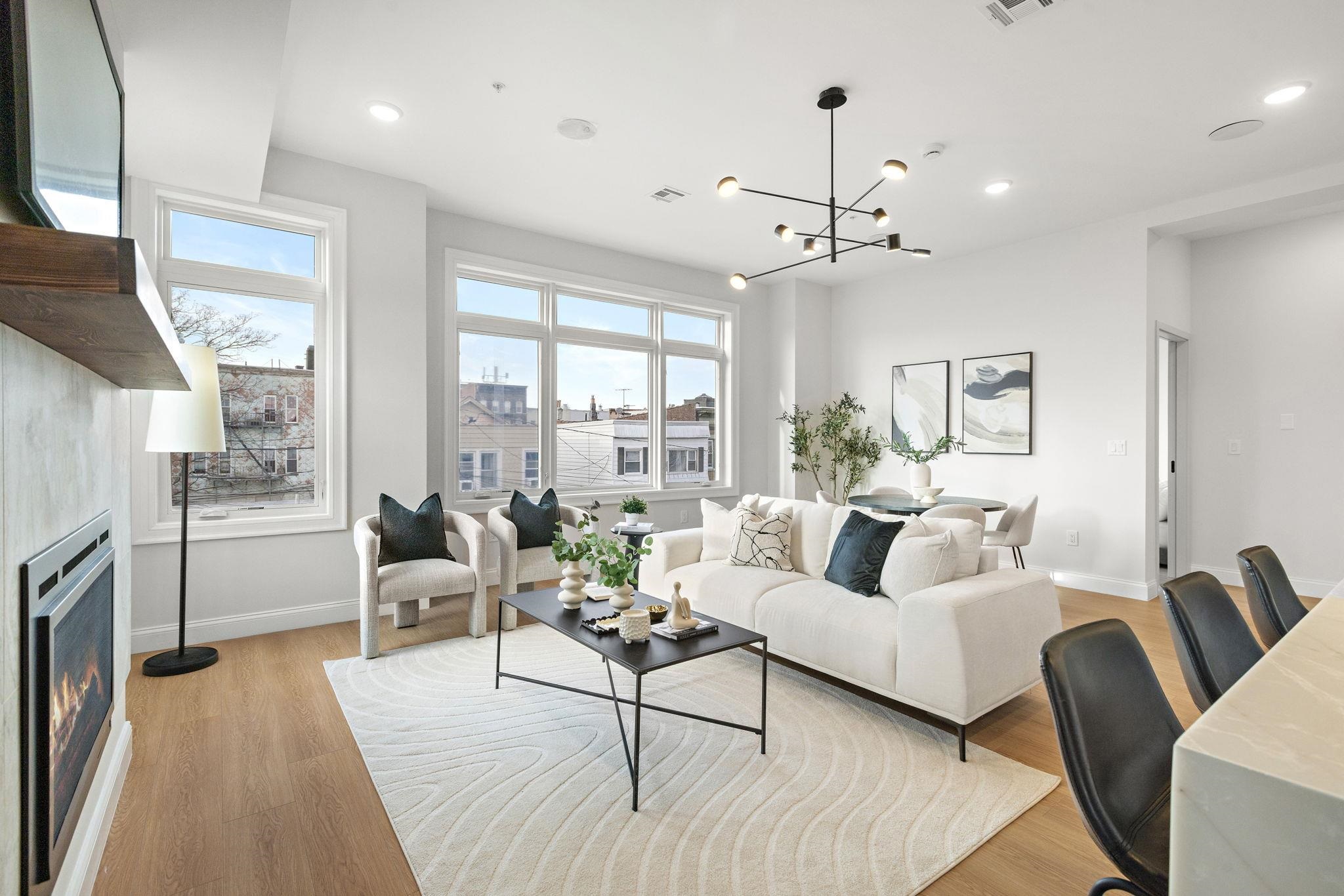 192 CAMBRIDGE AVE Unit: 4