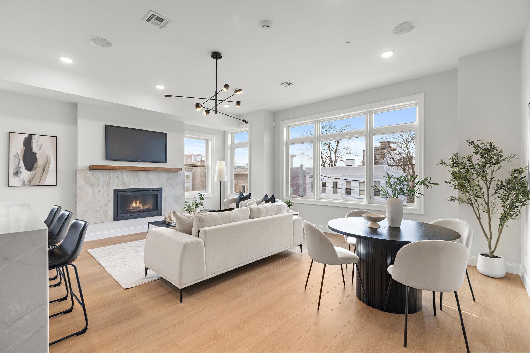 192 CAMBRIDGE AVE Unit: 4