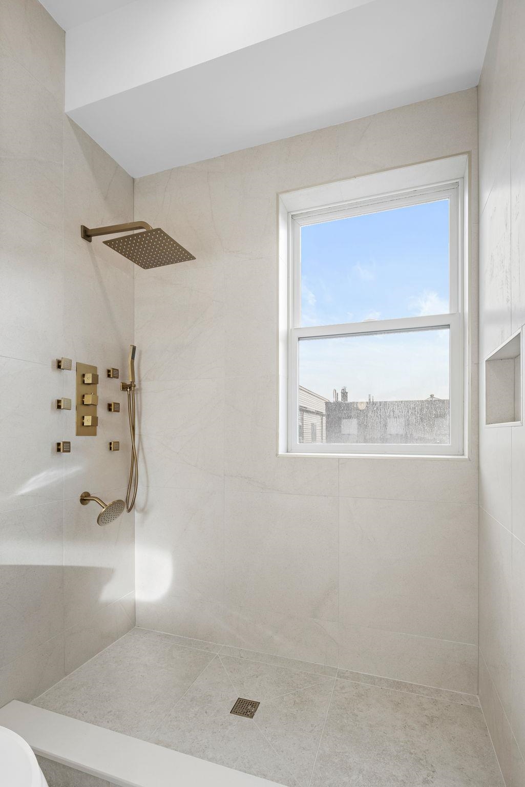 192 CAMBRIDGE AVE Unit: 4