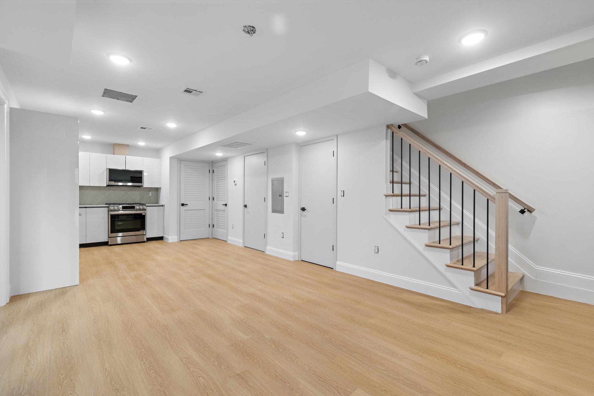 192 CAMBRIDGE AVE Unit: 5