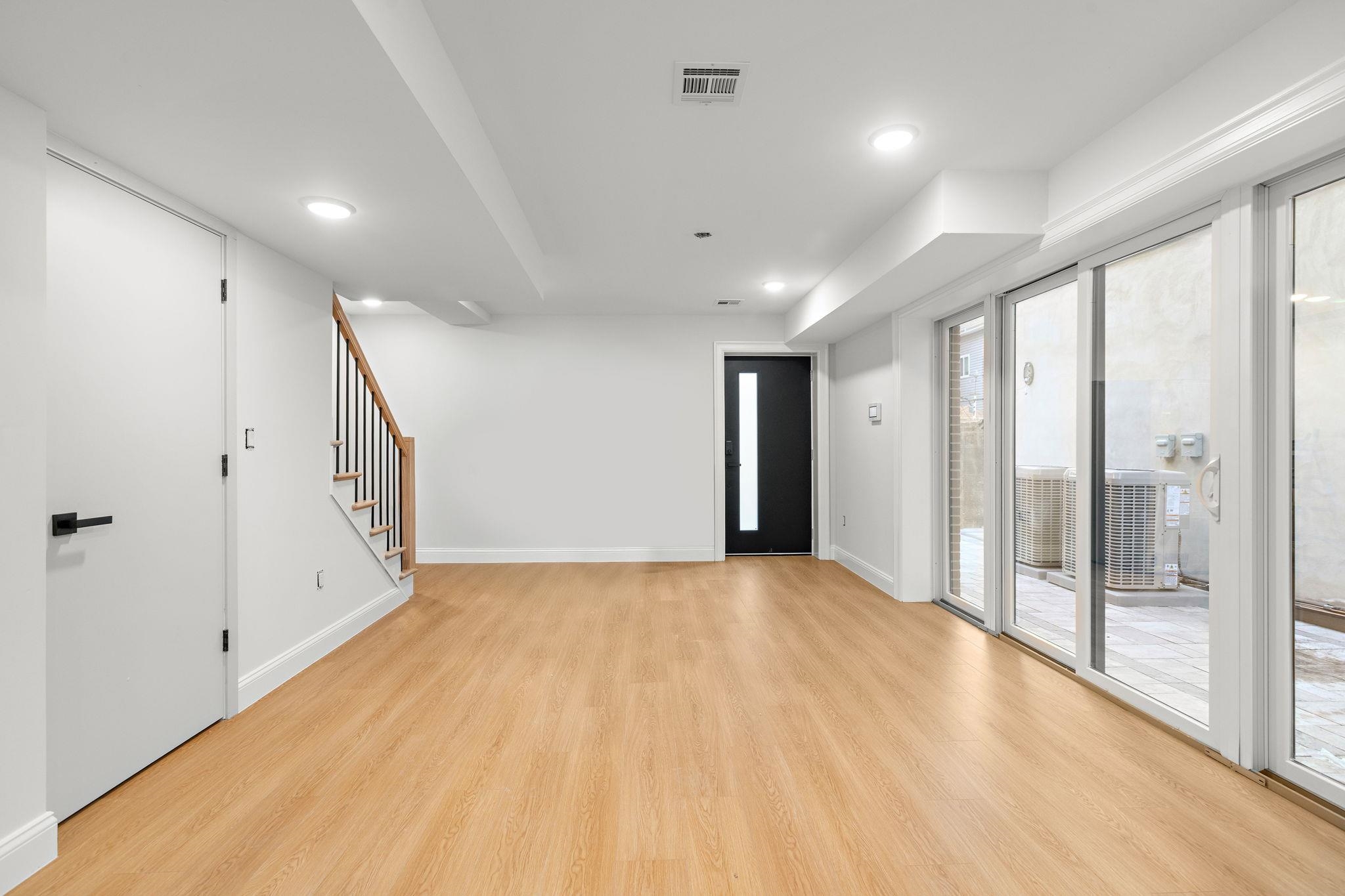 192 CAMBRIDGE AVE Unit: 5