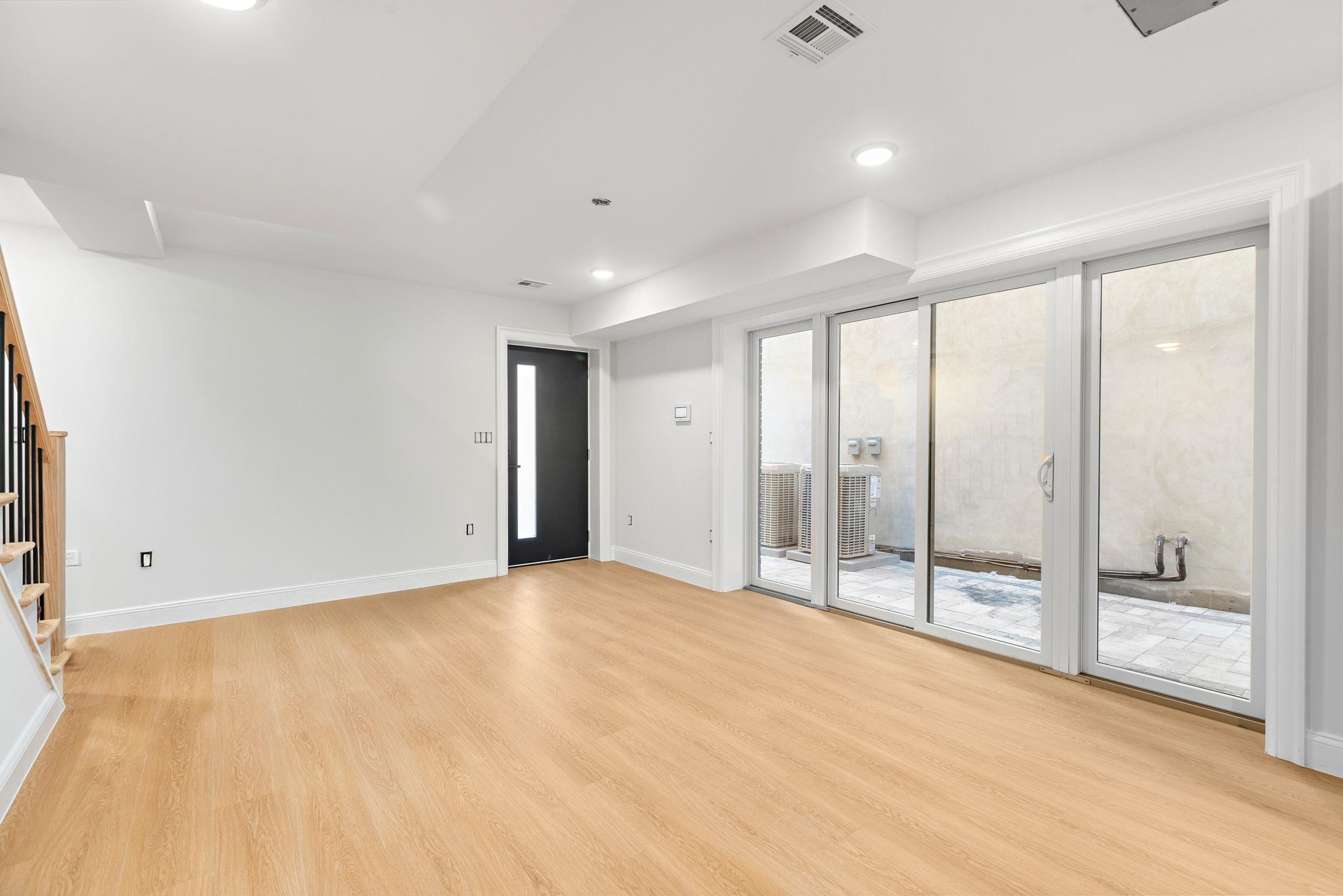 192 CAMBRIDGE AVE Unit: 5