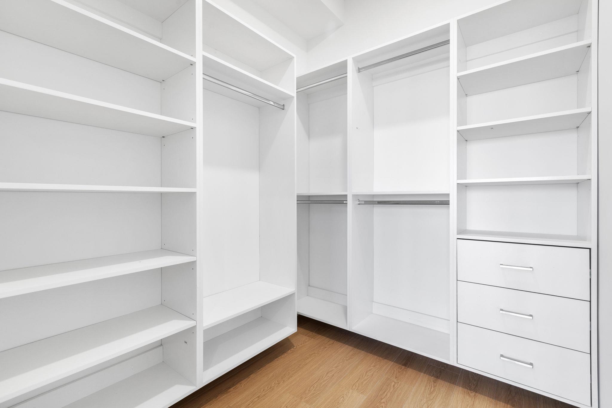 192 CAMBRIDGE AVE Unit: 3