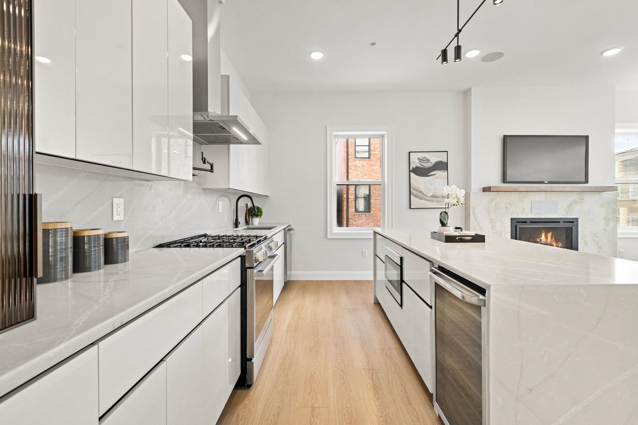 192 CAMBRIDGE AVE Unit: 3