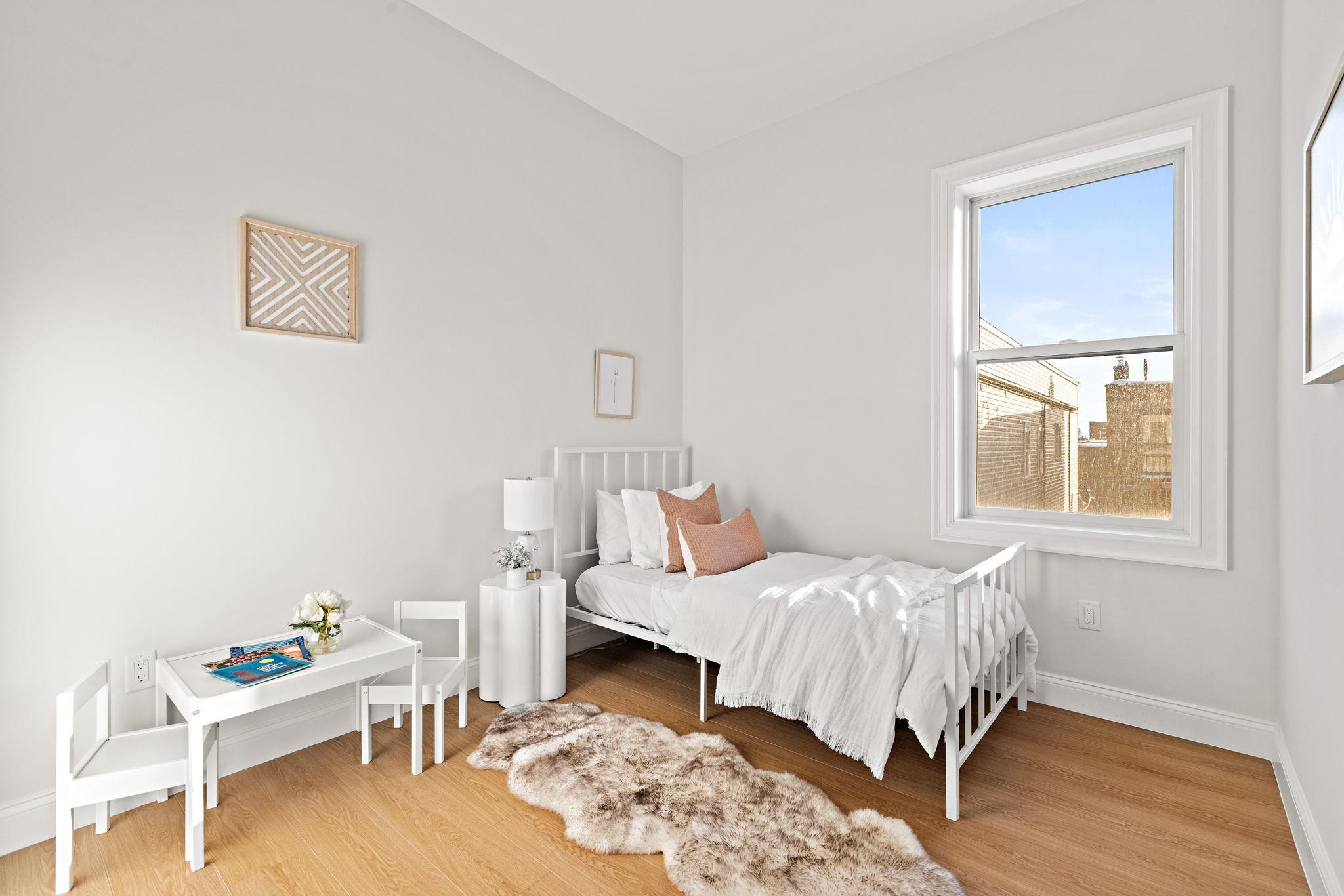 192 CAMBRIDGE AVE Unit: 3