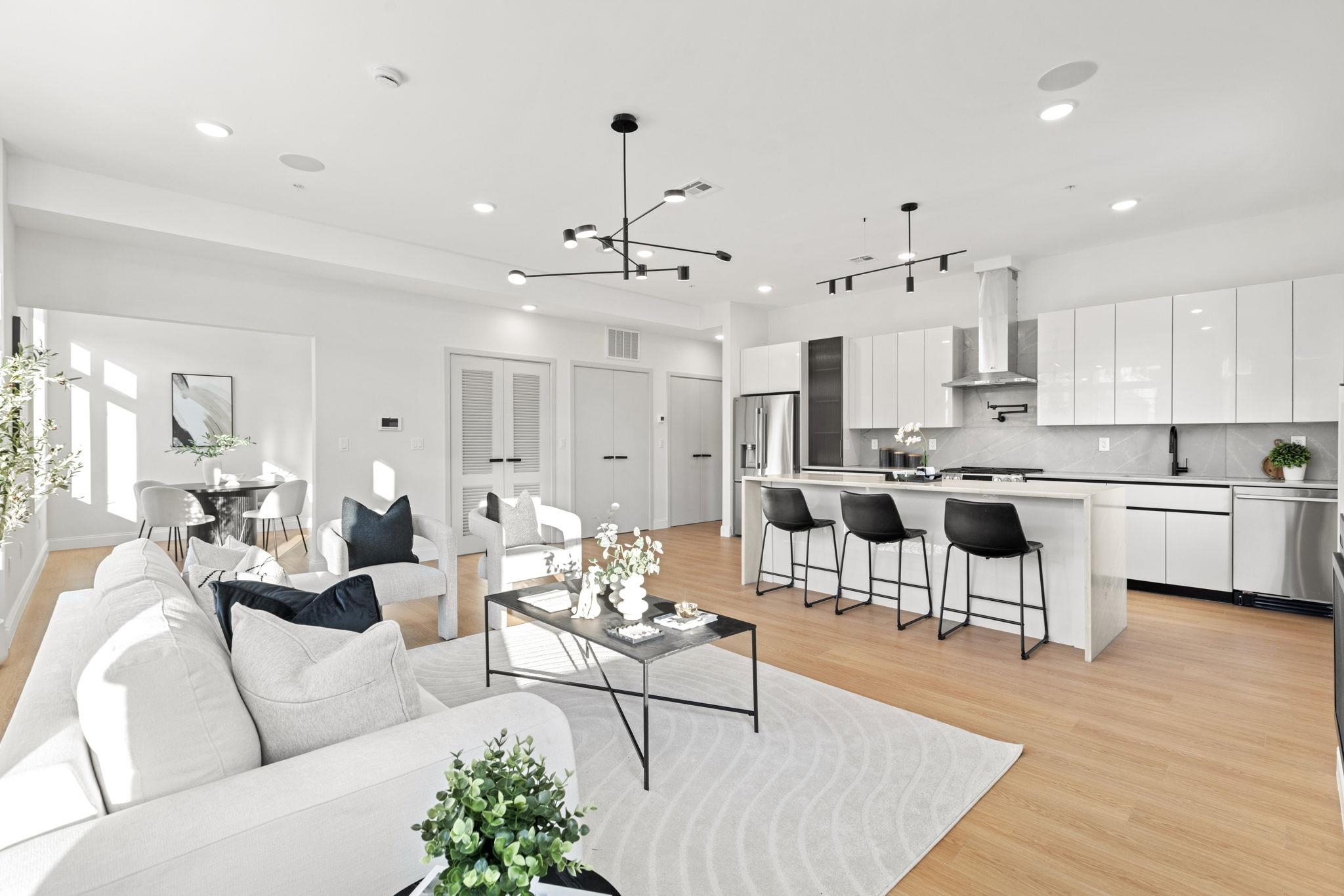 192 CAMBRIDGE AVE Unit: 3