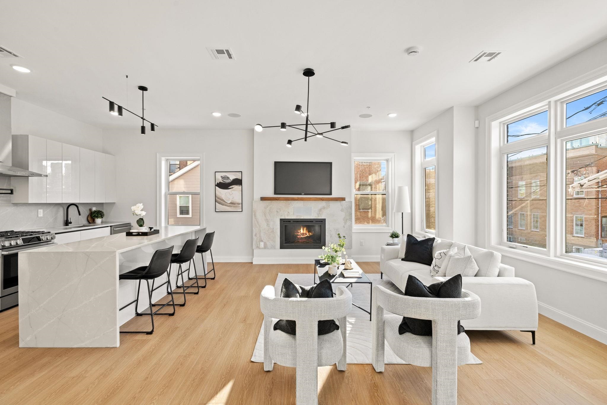 192 CAMBRIDGE AVE Unit: 3