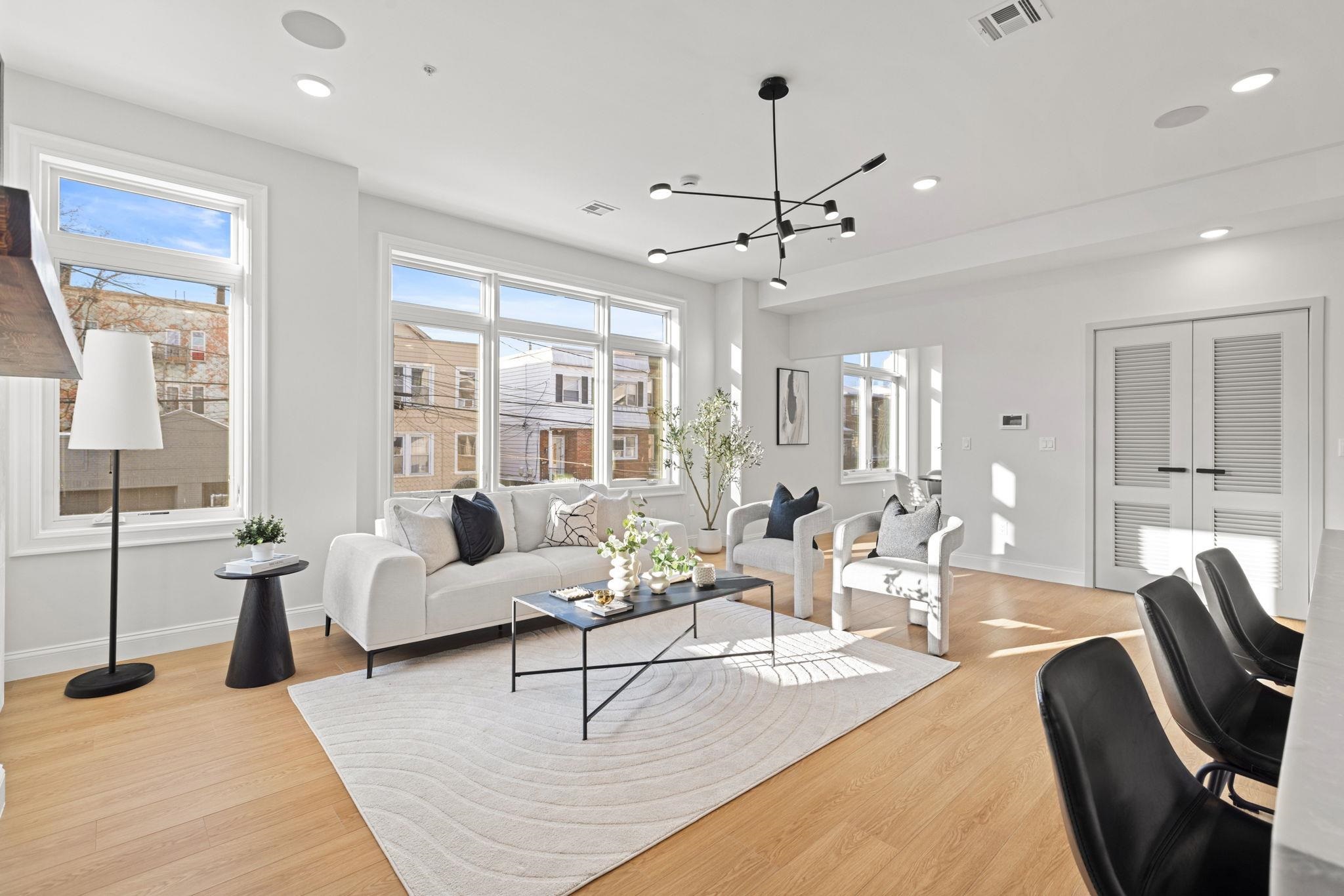 192 CAMBRIDGE AVE Unit: 3