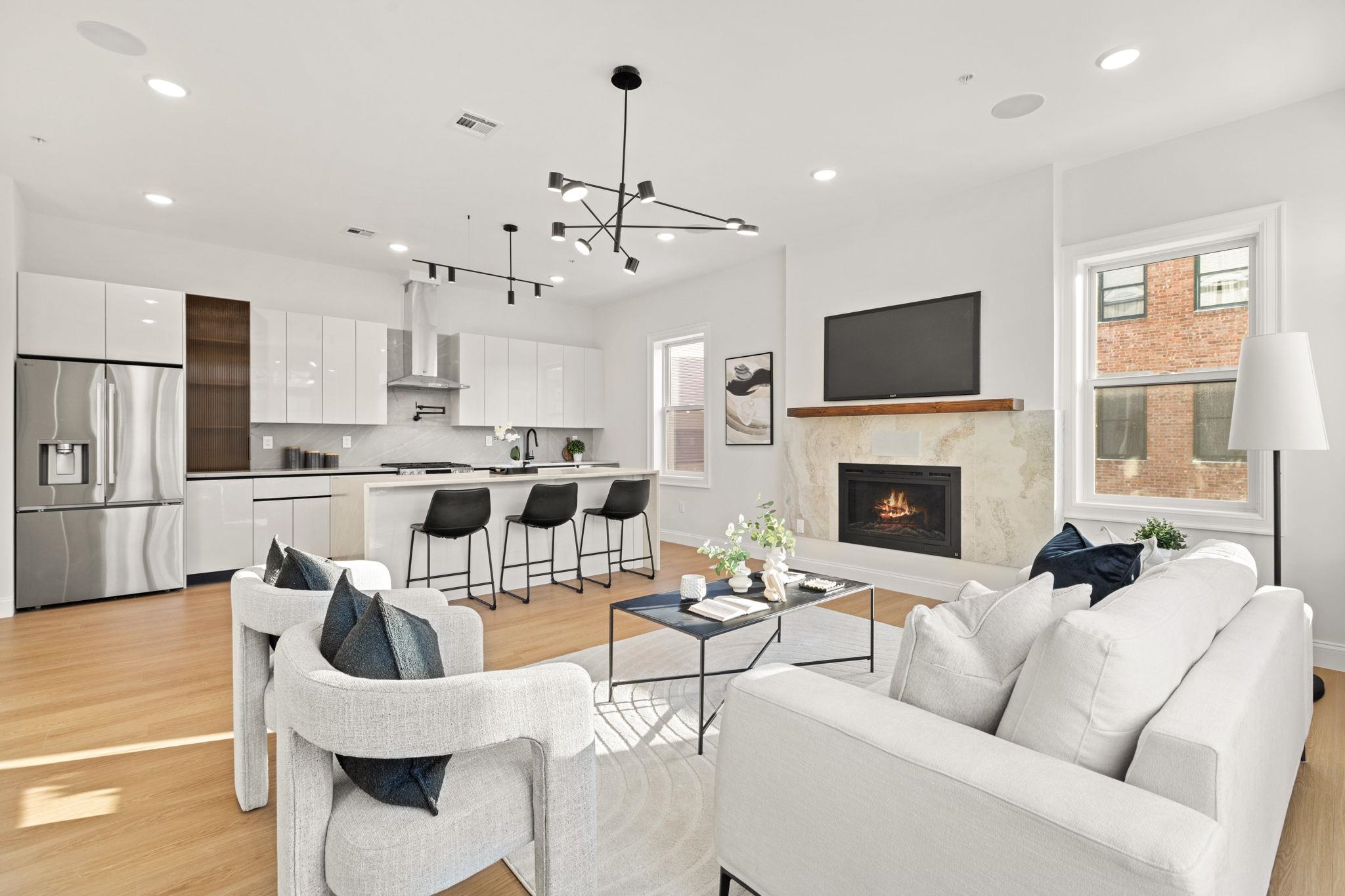 192 CAMBRIDGE AVE Unit: 3