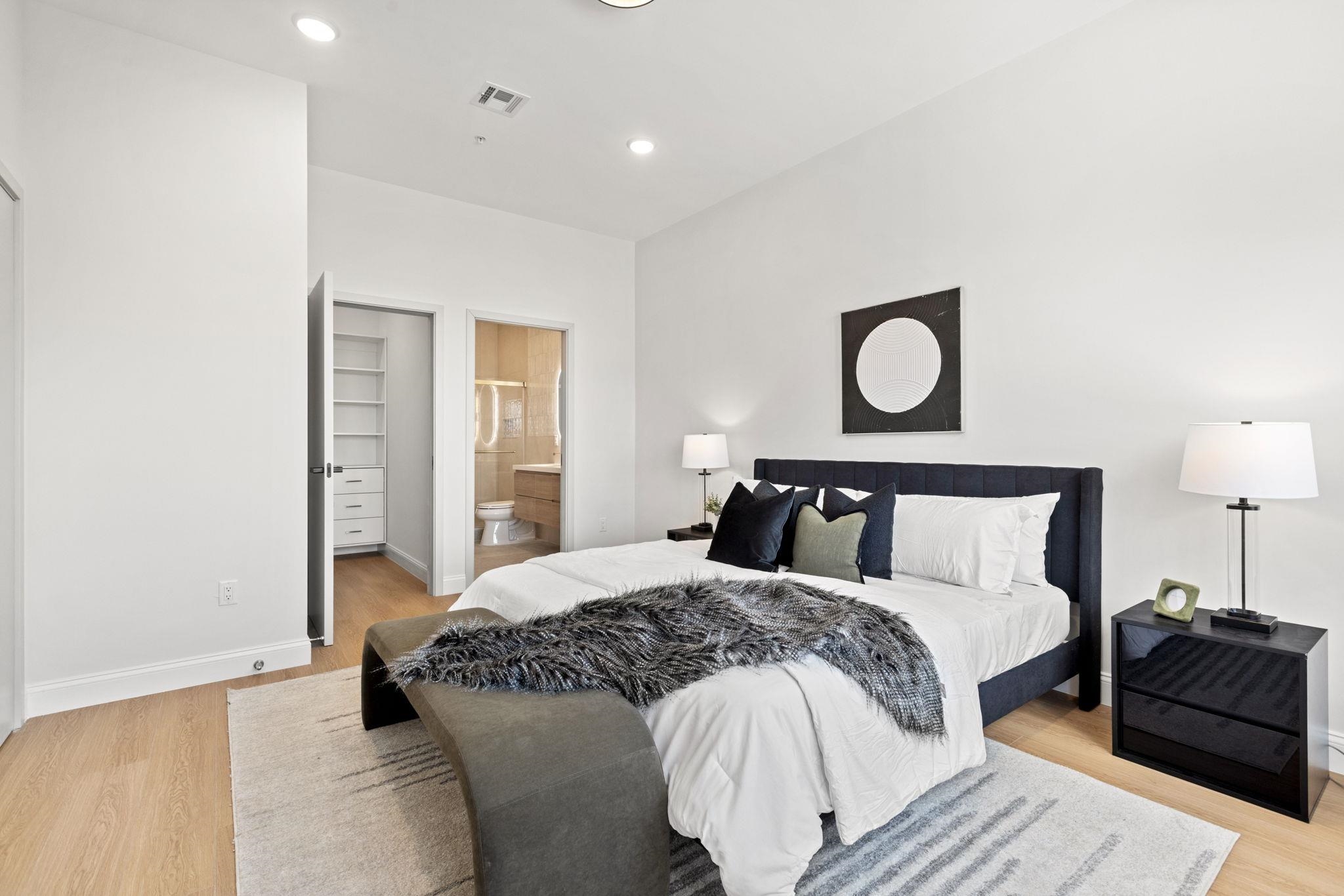 192 CAMBRIDGE AVE Unit: 3