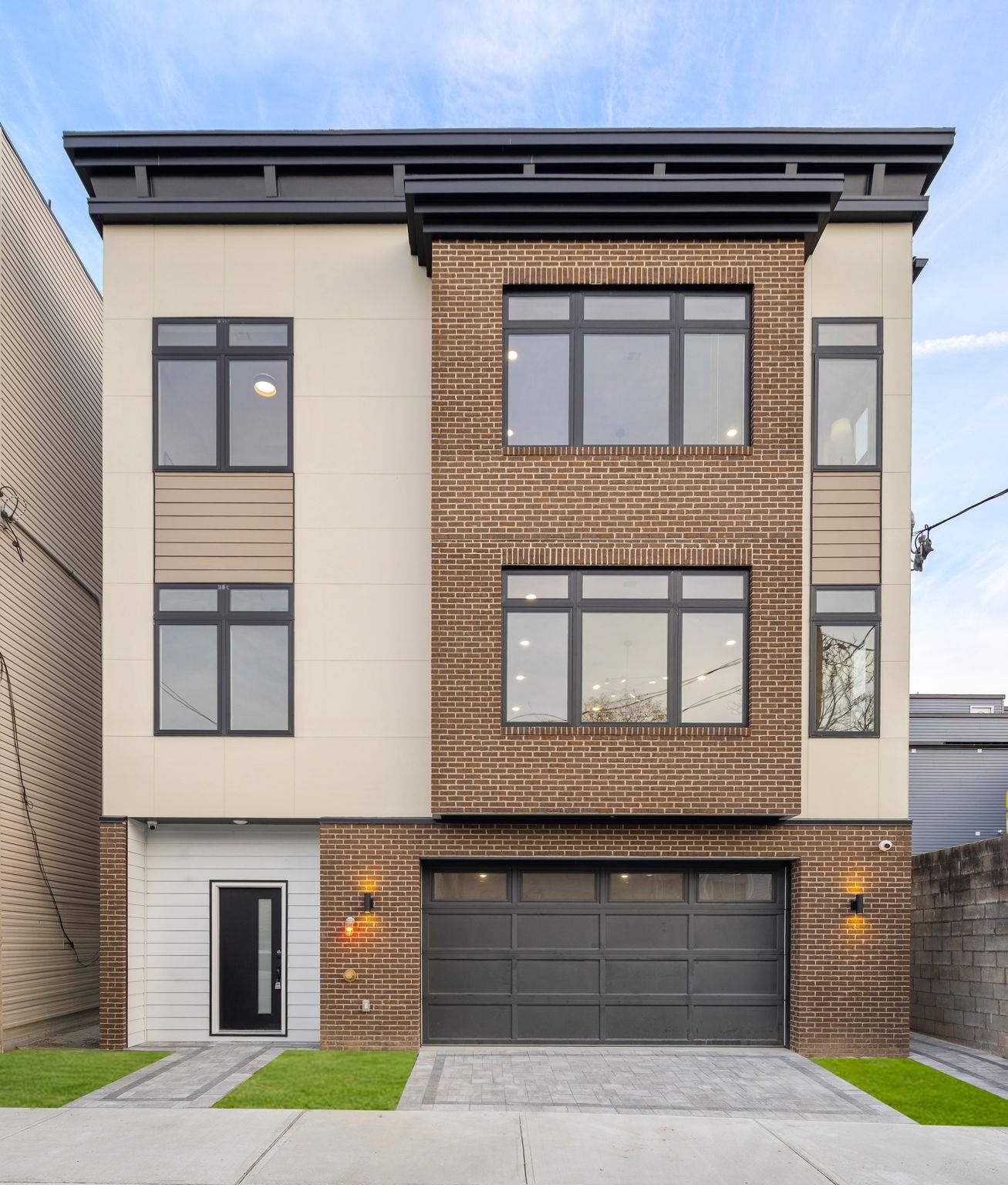 192 CAMBRIDGE AVE Unit: 3