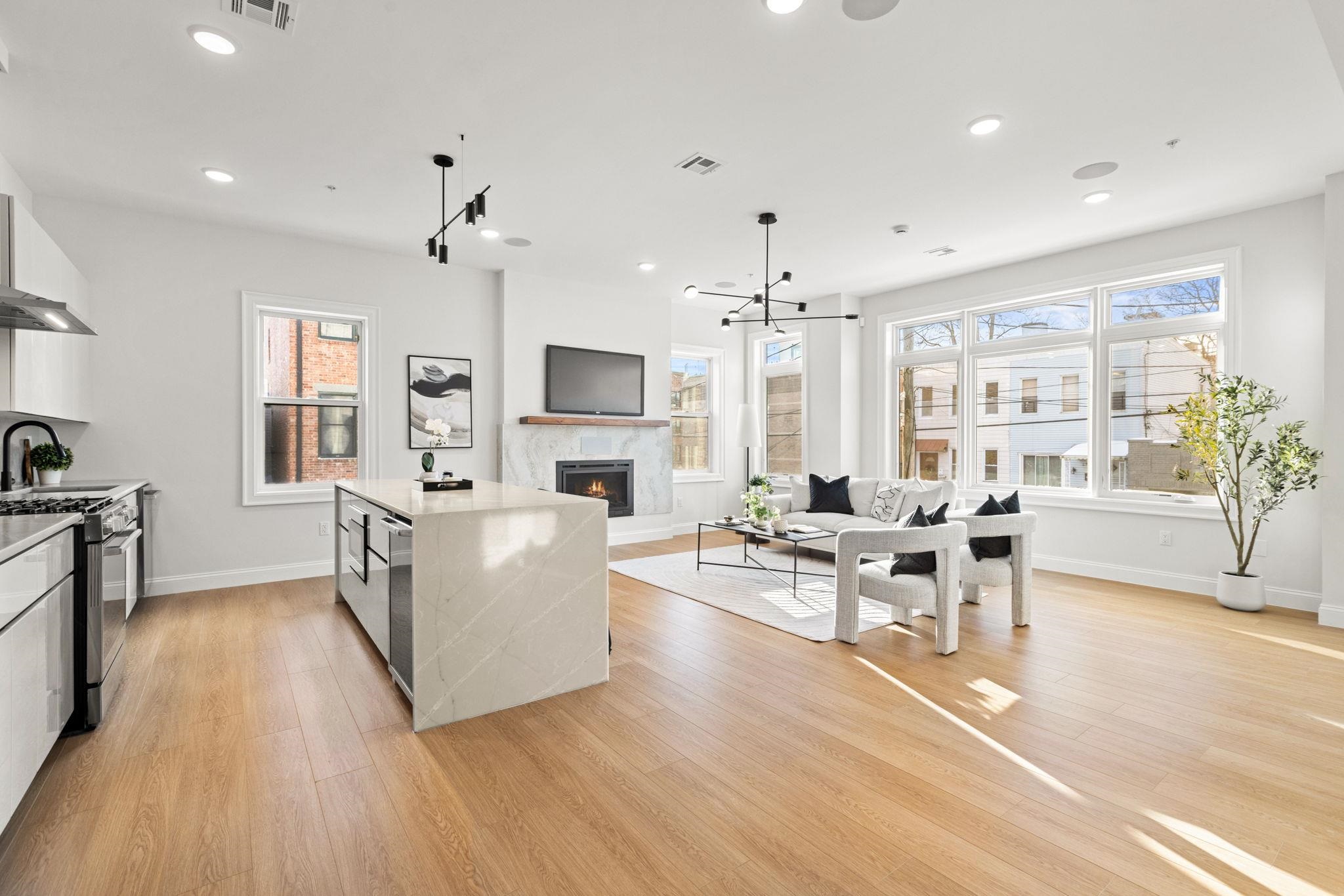 192 CAMBRIDGE AVE Unit: 3