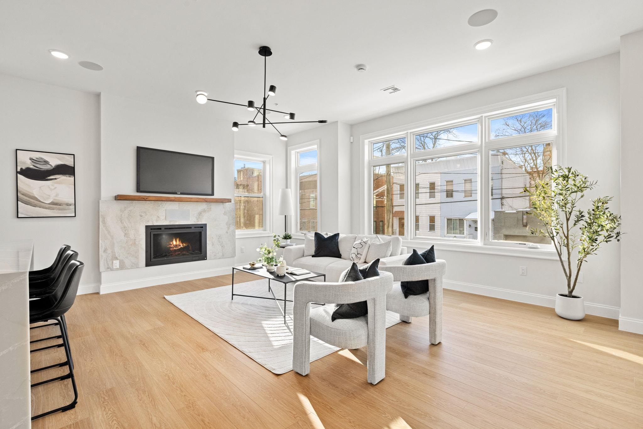 192 CAMBRIDGE AVE Unit: 3