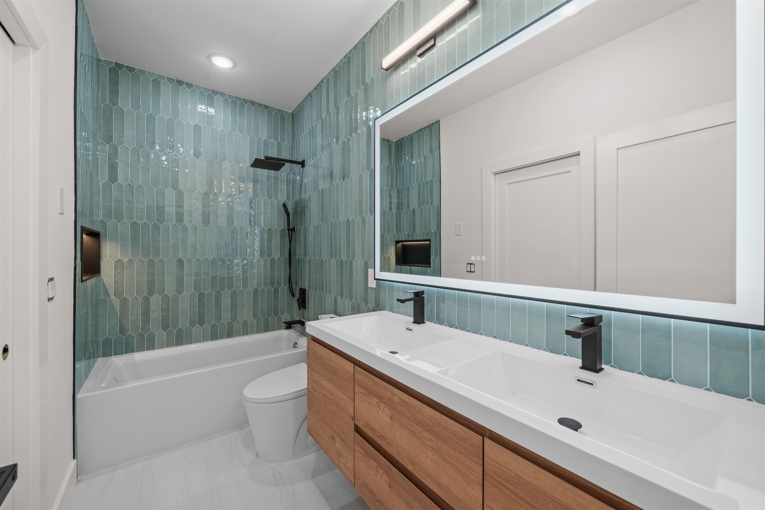 249.5 HALLADAY ST Unit: 2