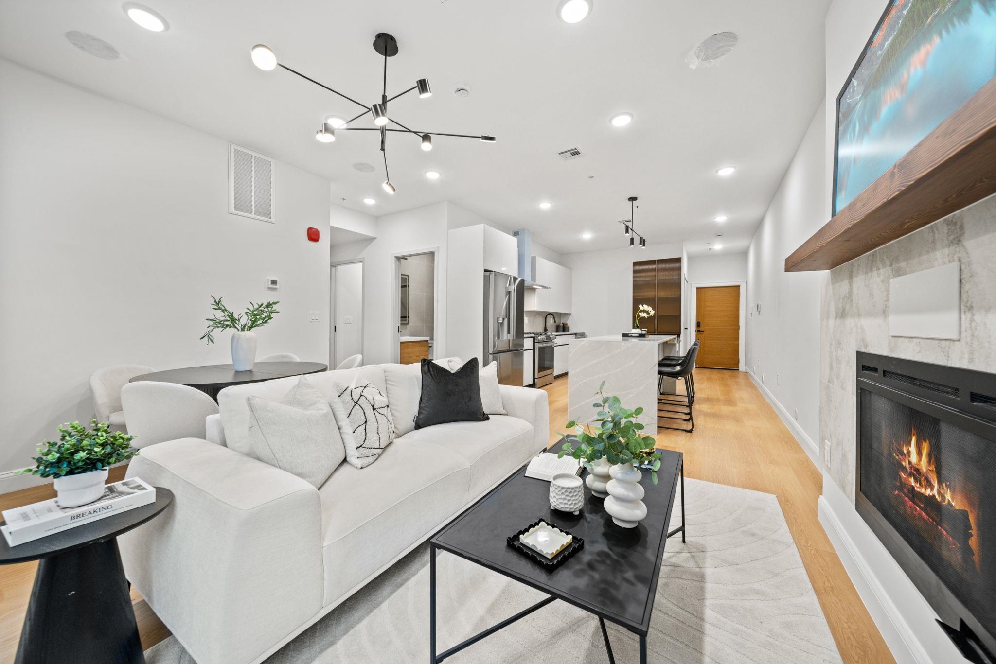 192 CAMBRIDGE AVE Unit: 1