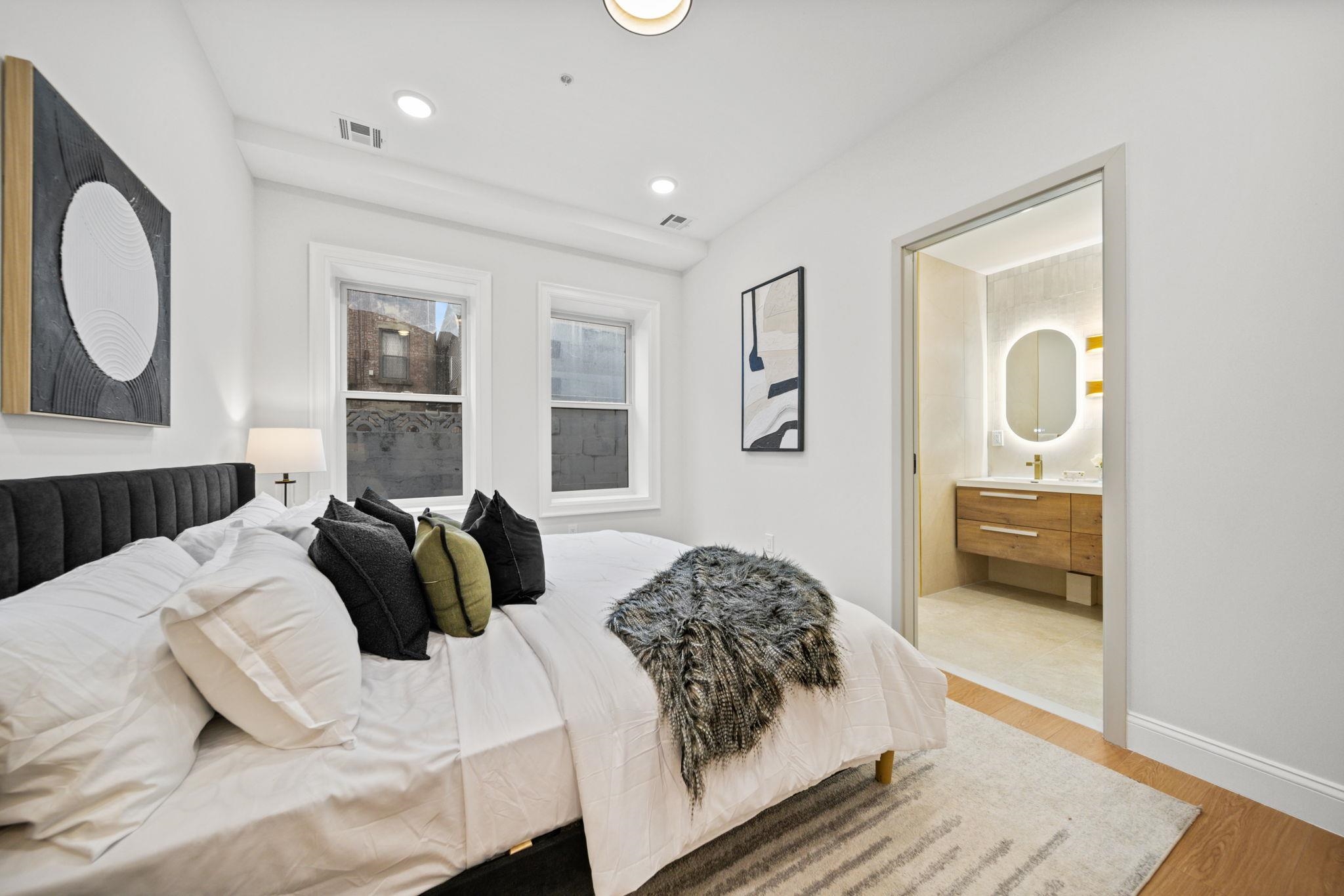 192 CAMBRIDGE AVE Unit: 1
