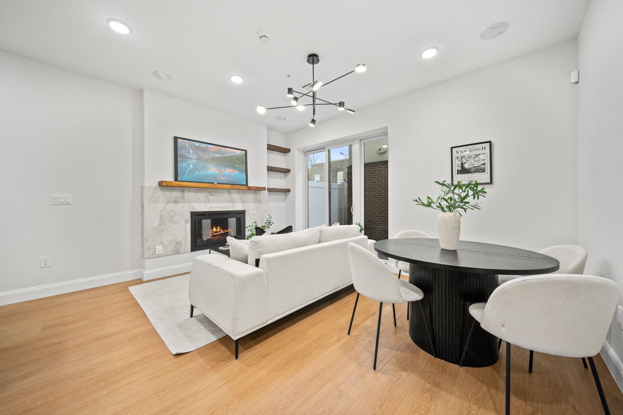 192 CAMBRIDGE AVE Unit: 1