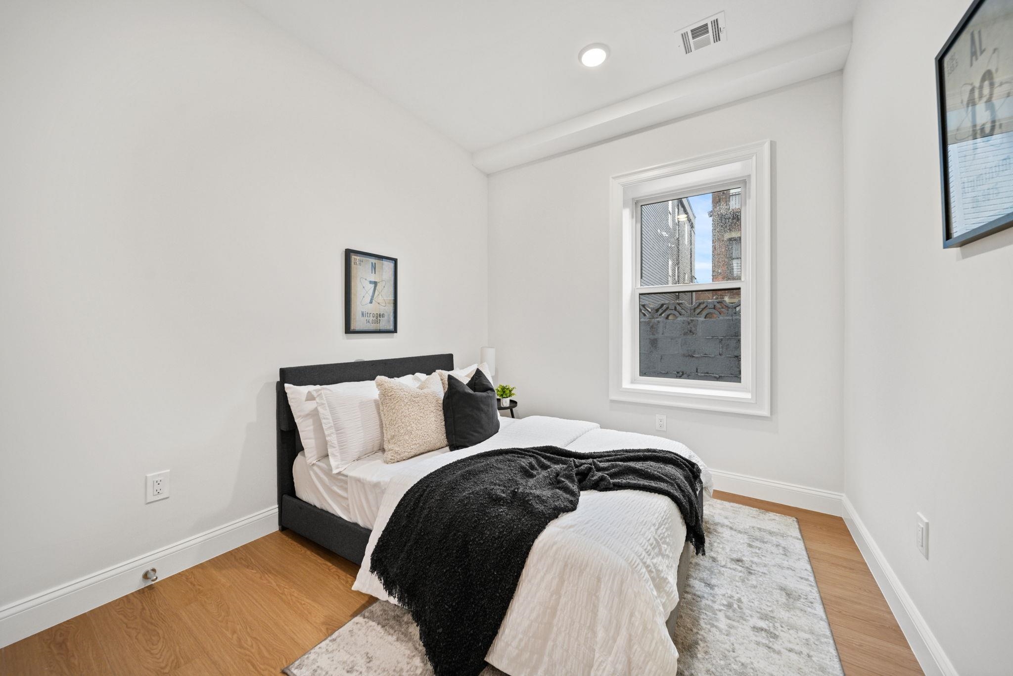 192 CAMBRIDGE AVE Unit: 1