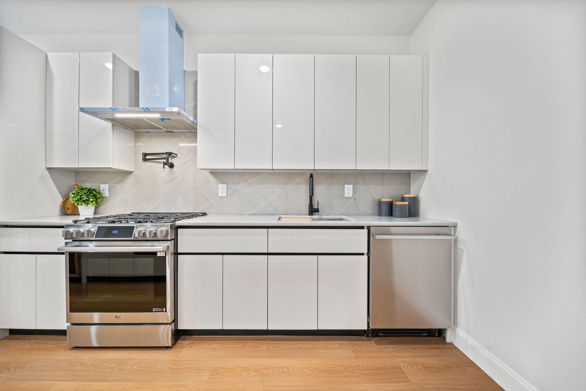 192 CAMBRIDGE AVE Unit: 1