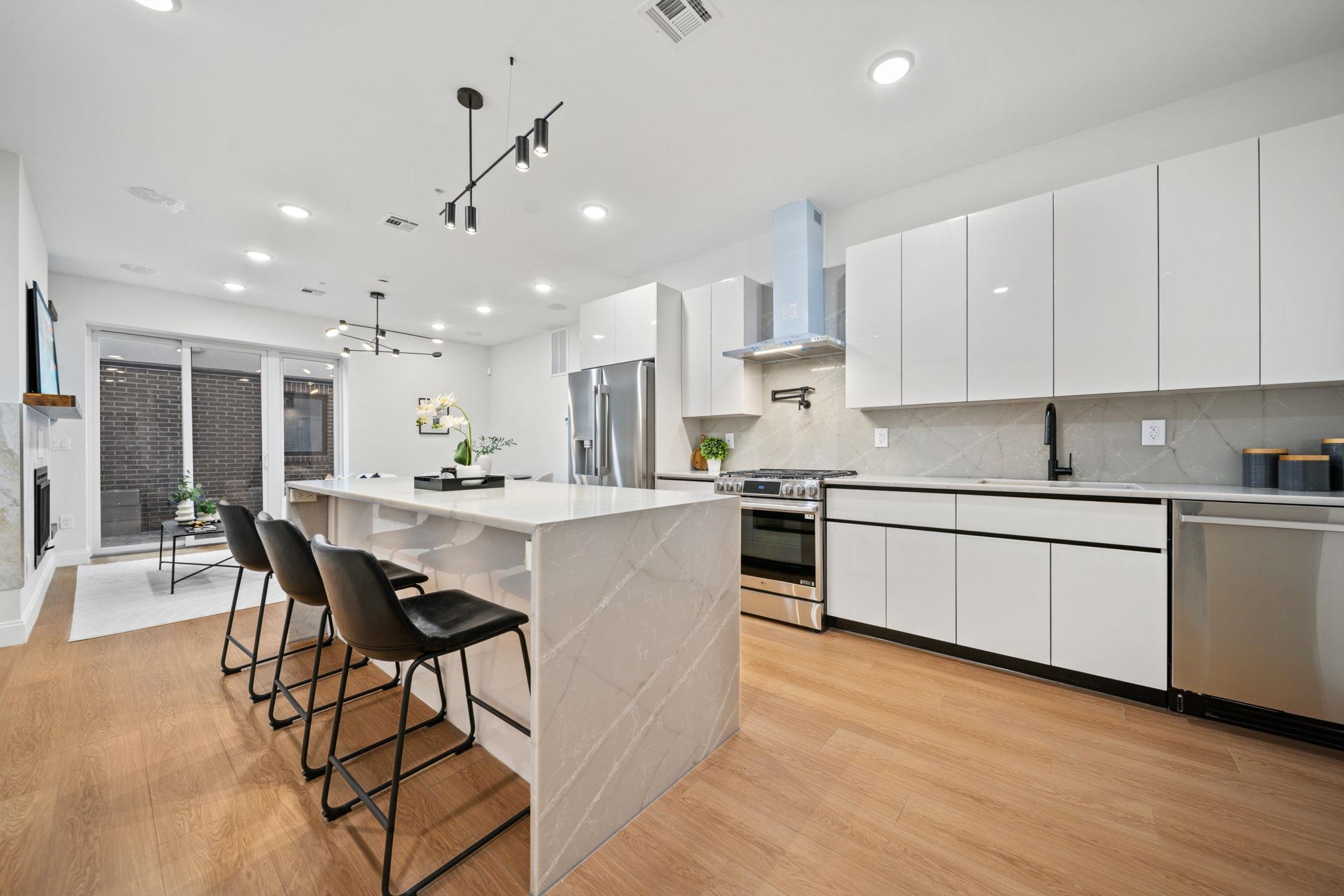 192 CAMBRIDGE AVE Unit: 1
