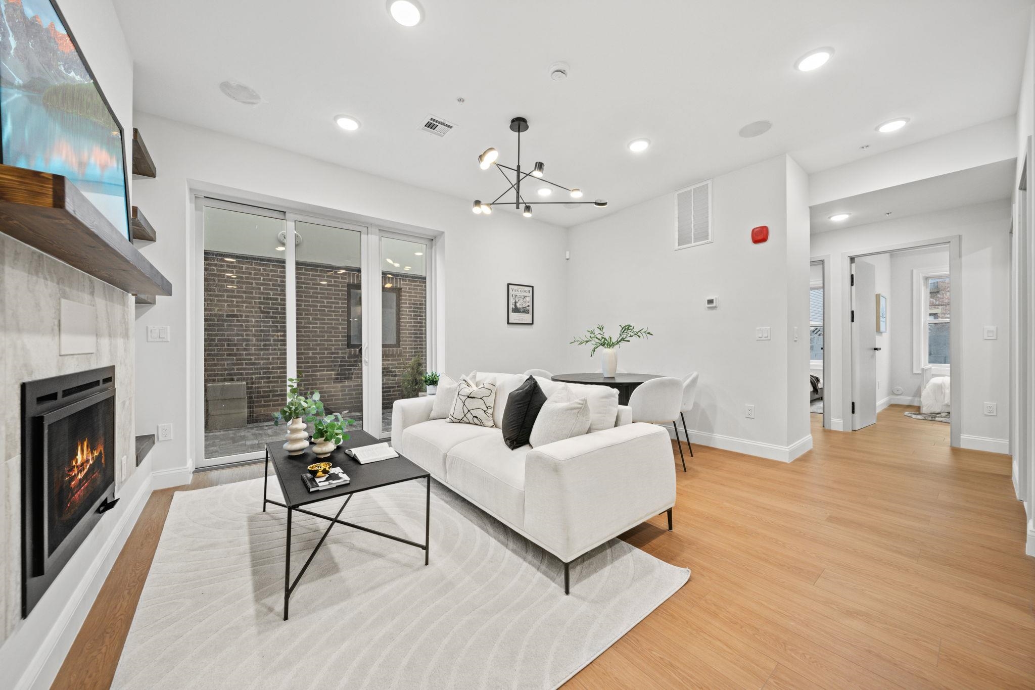 192 CAMBRIDGE AVE Unit: 1