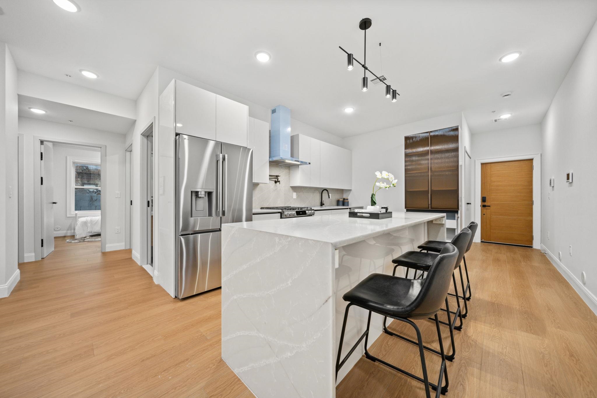 192 CAMBRIDGE AVE Unit: 1