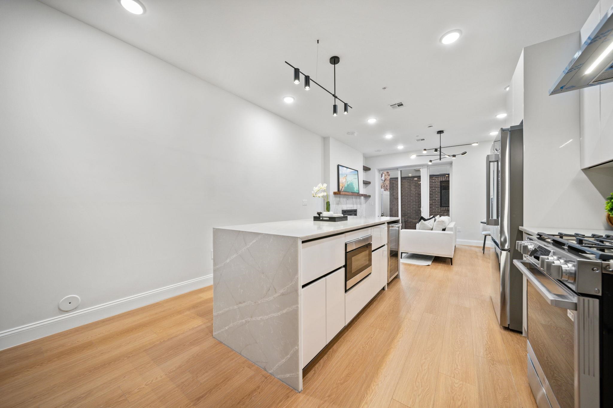 192 CAMBRIDGE AVE Unit: 1