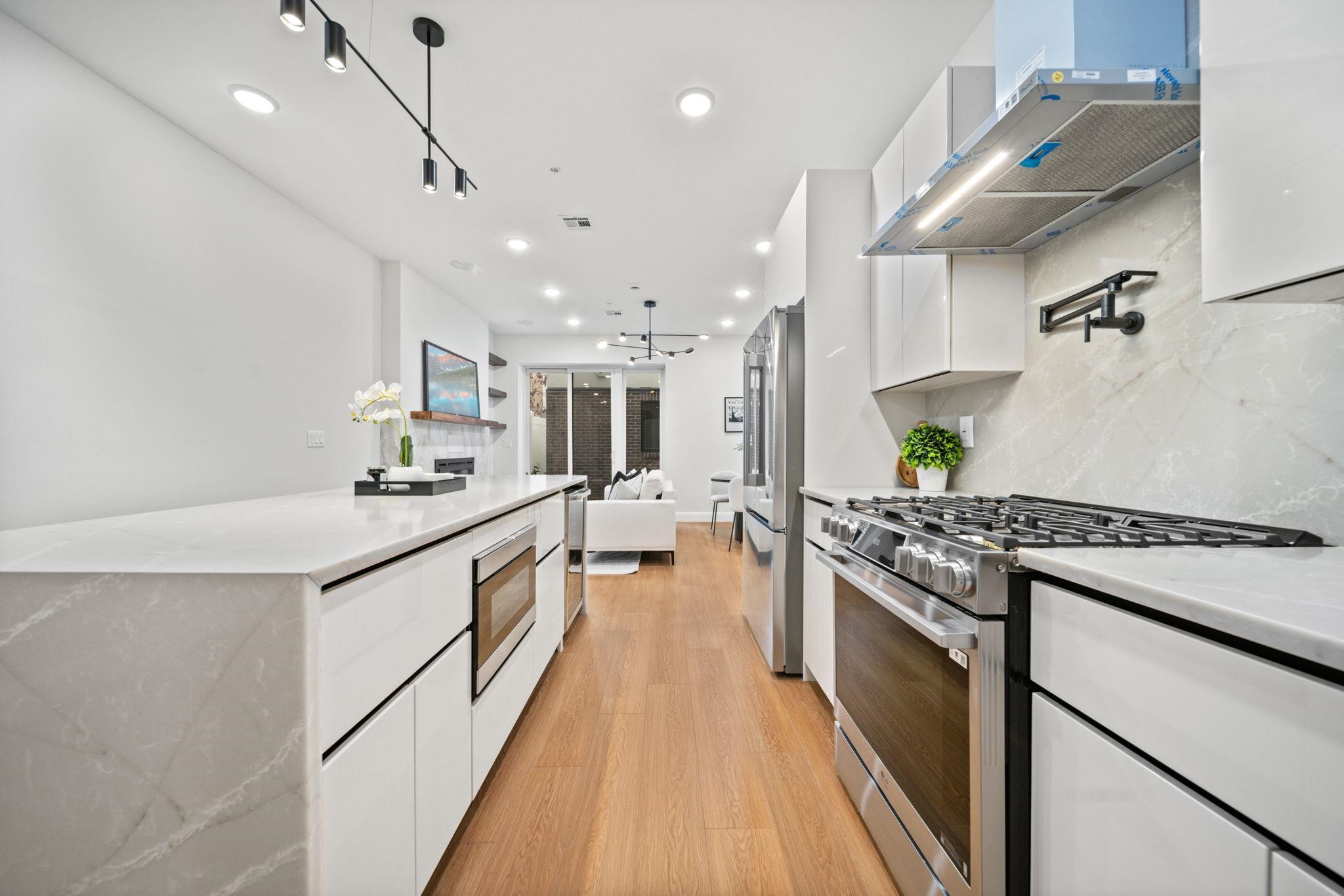 192 CAMBRIDGE AVE Unit: 1