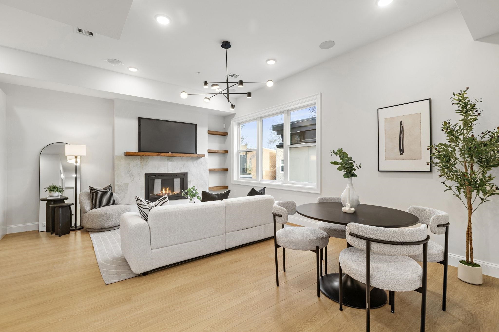 192 CAMBRIDGE AVE Unit: 2