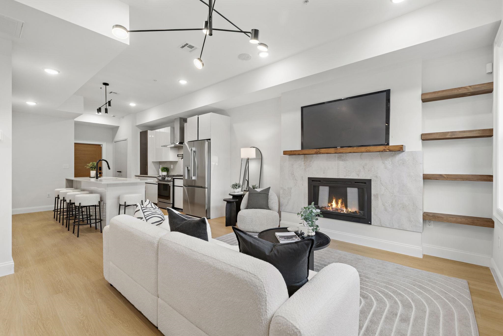 192 CAMBRIDGE AVE Unit: 2