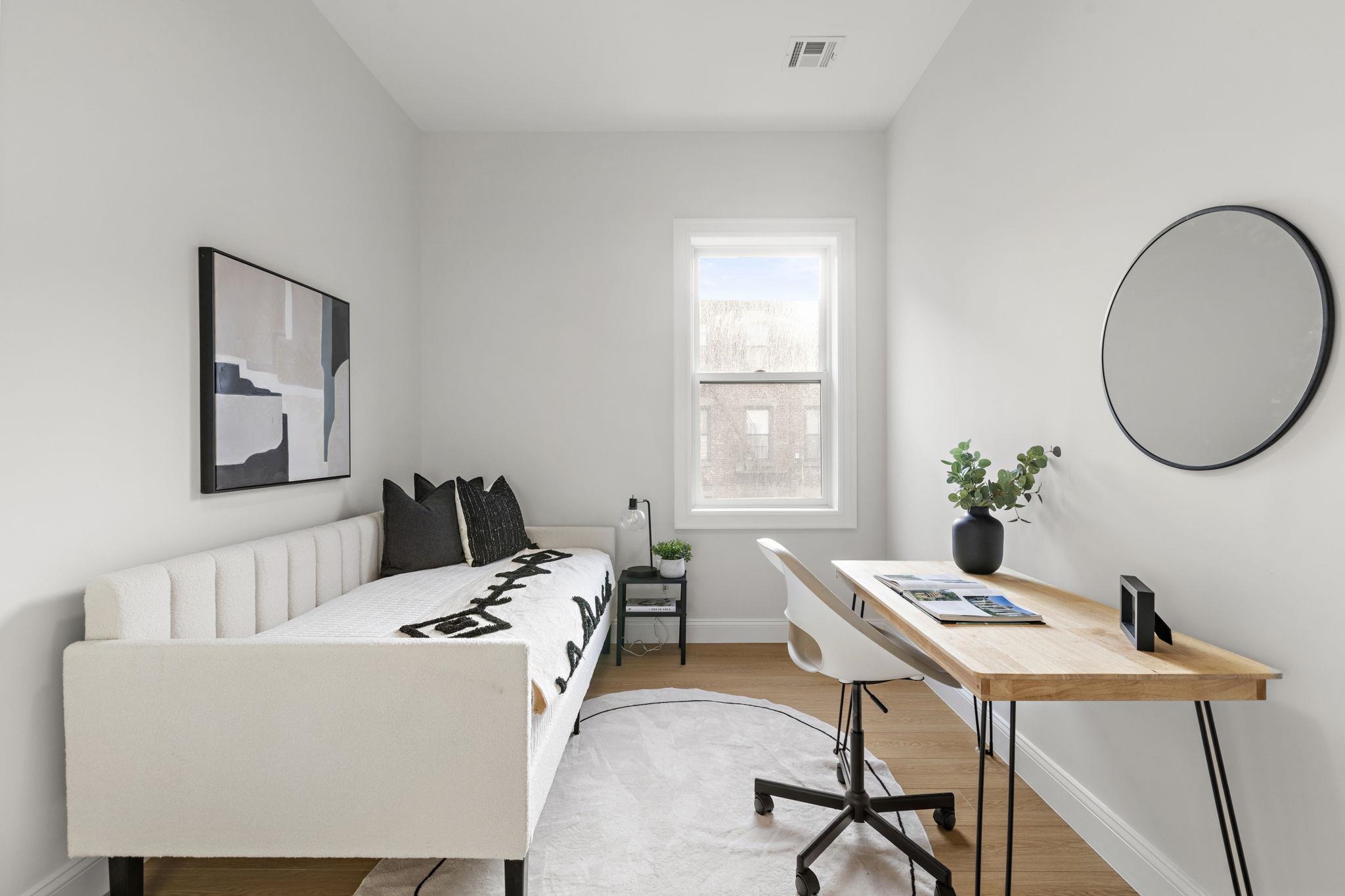 192 CAMBRIDGE AVE Unit: 2